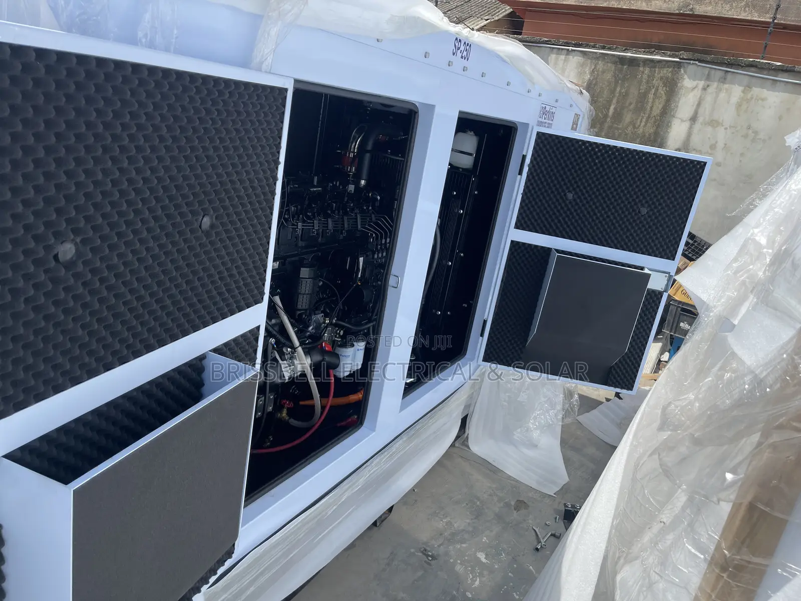 Original England Perkins Soundproof Diesel Generator250kva