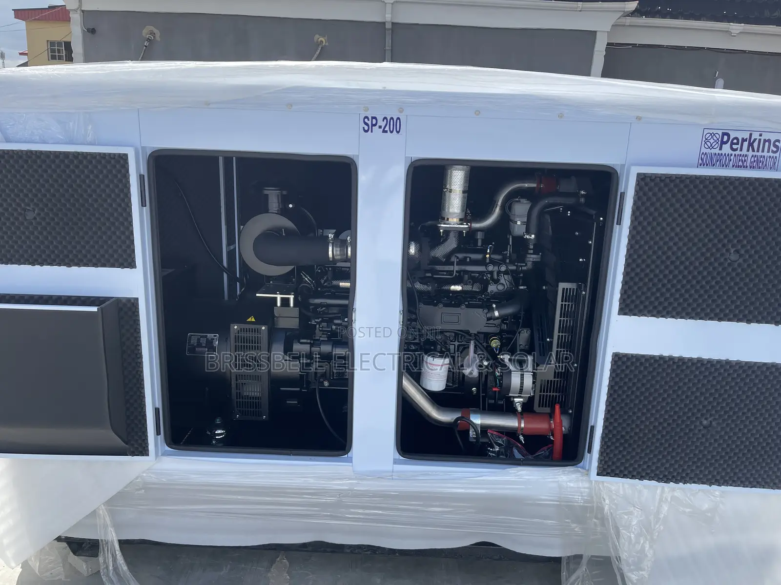 Original England Perkins Soundproof Diesel Generator200kva