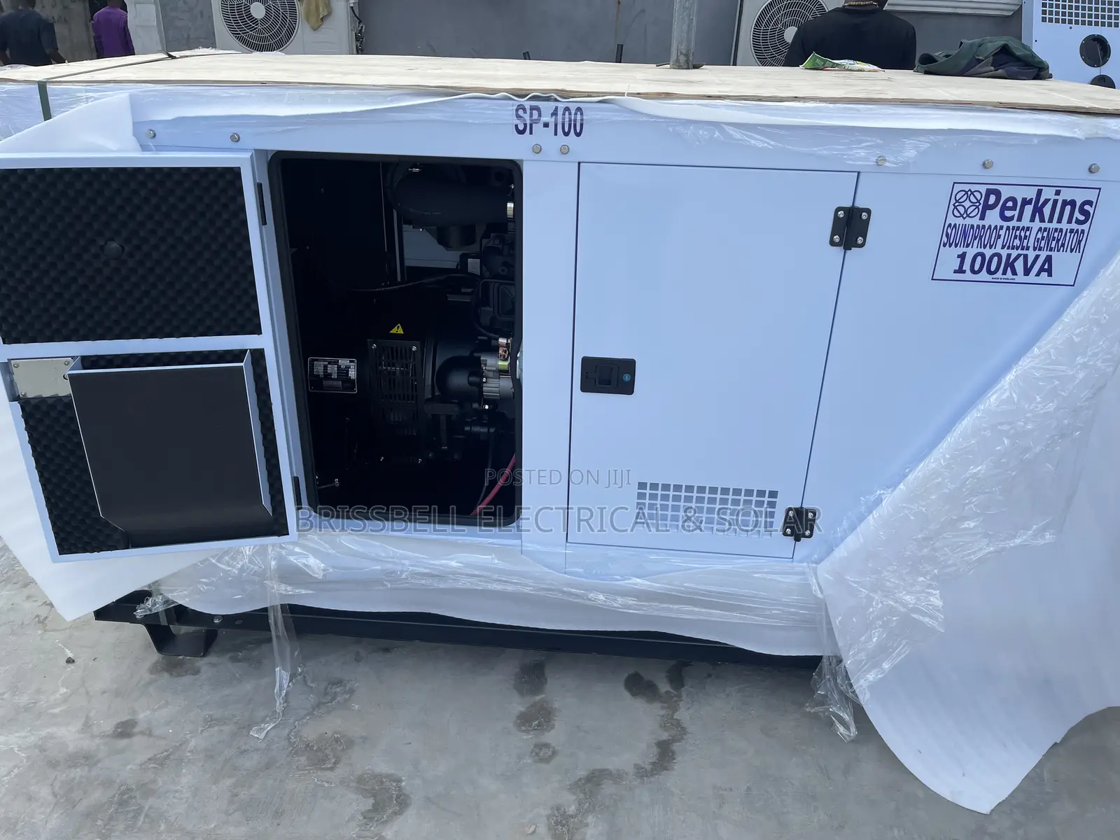 Original England Perkins Soundproof Diesel Generator 100kva