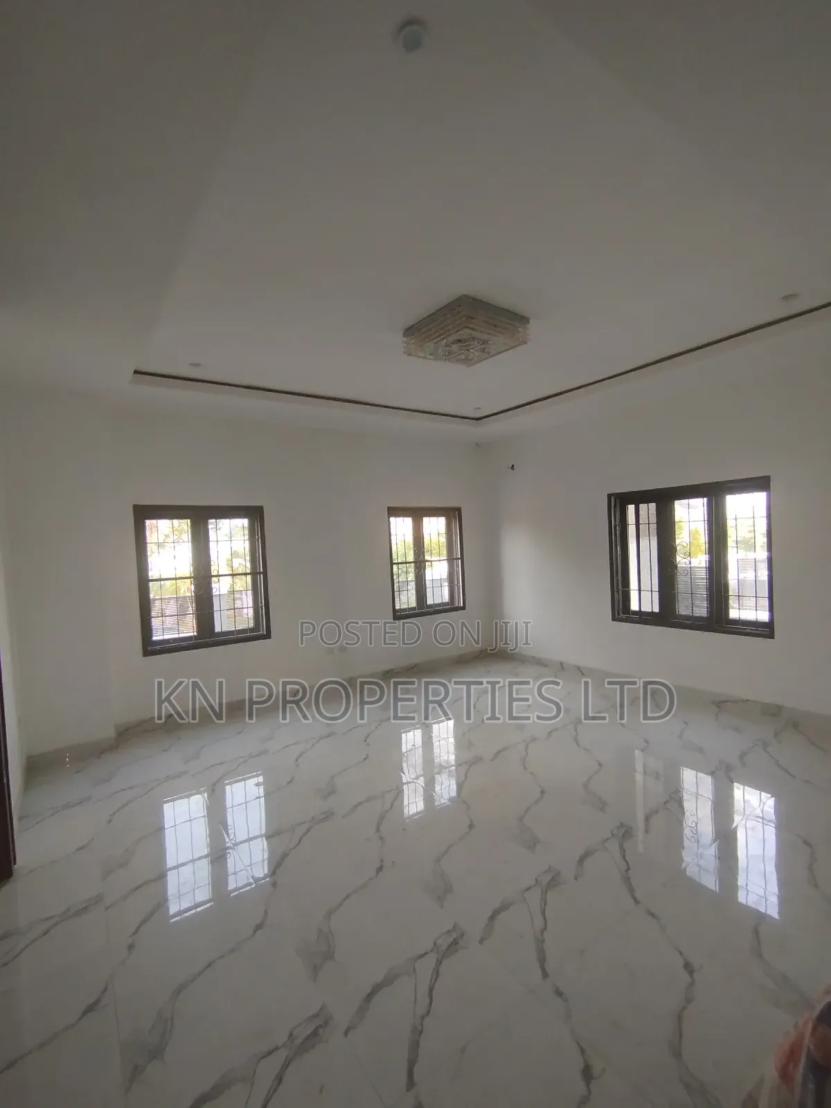 7bdrm Duplex in Kaura District for sale