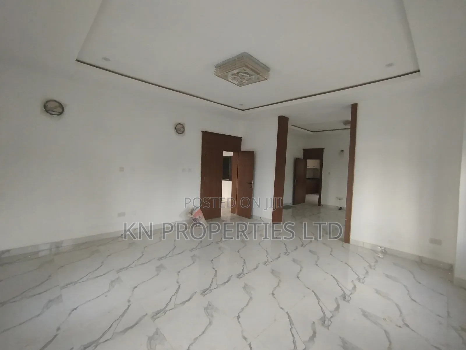 7bdrm Duplex in Kaura District for sale