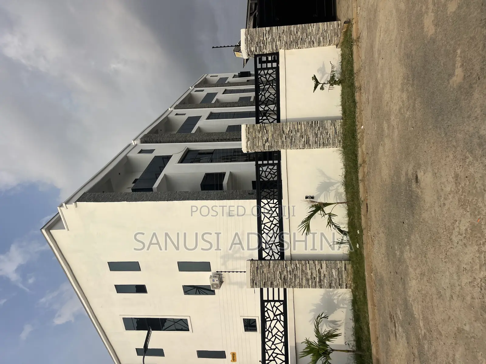 5bdrm Duplex in Jahi Gilmore Fct for sale