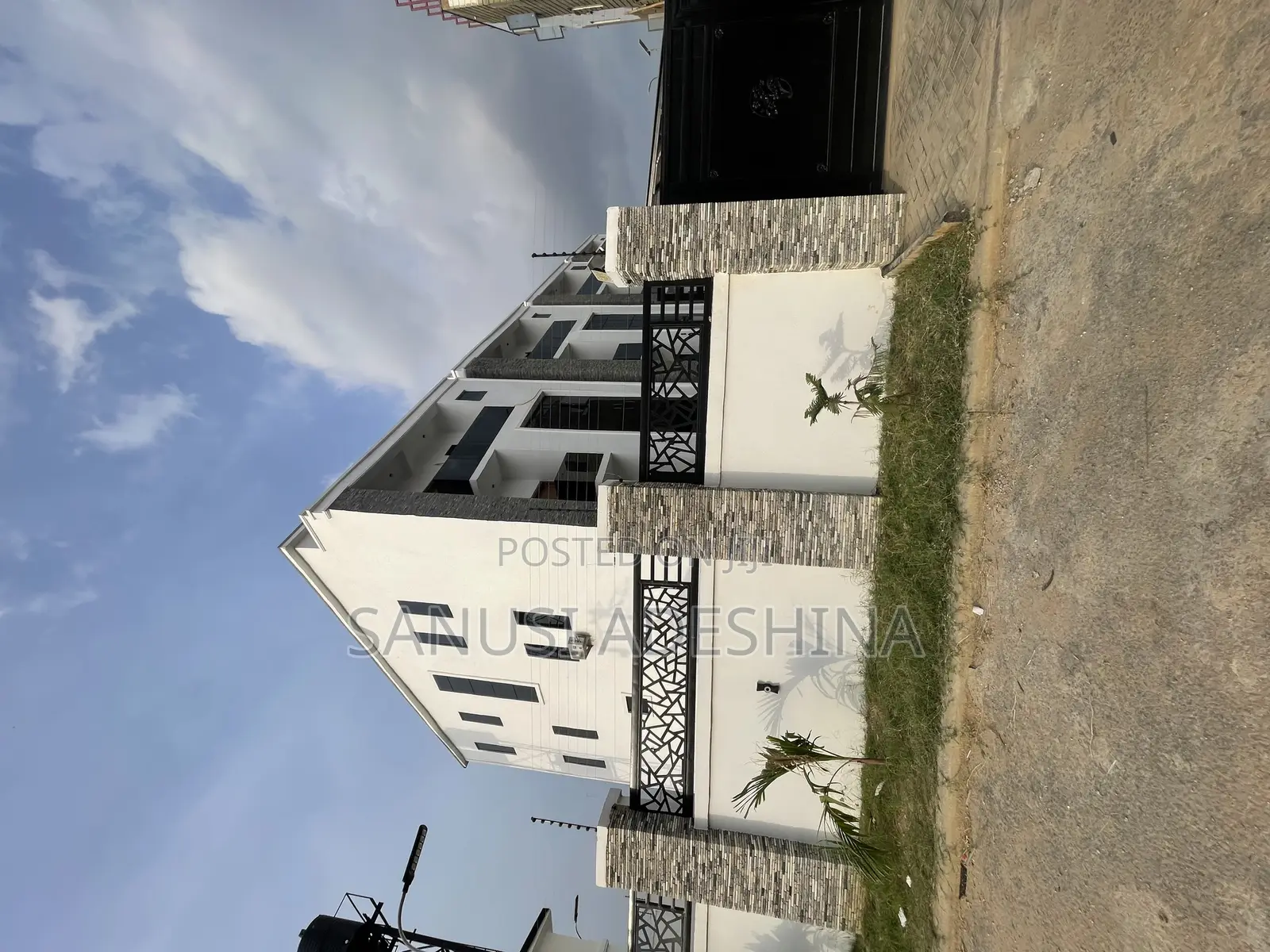 5bdrm Duplex in Jahi Gilmore Fct for sale