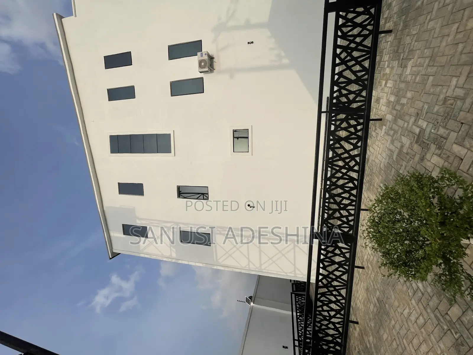 5bdrm Duplex in Jahi Gilmore Fct for sale