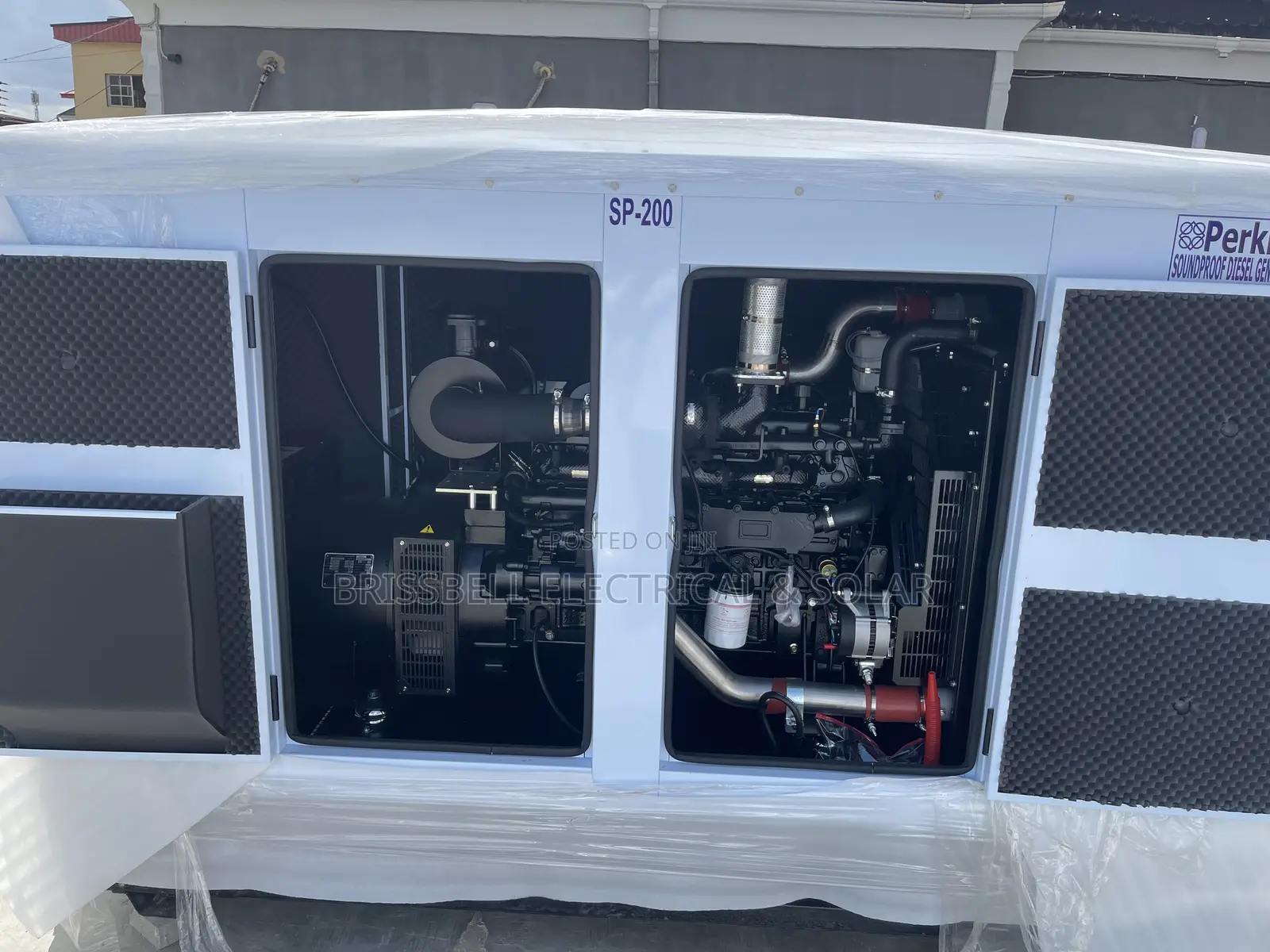 Original England Perkins Soundproof Diesel Generator 200kva