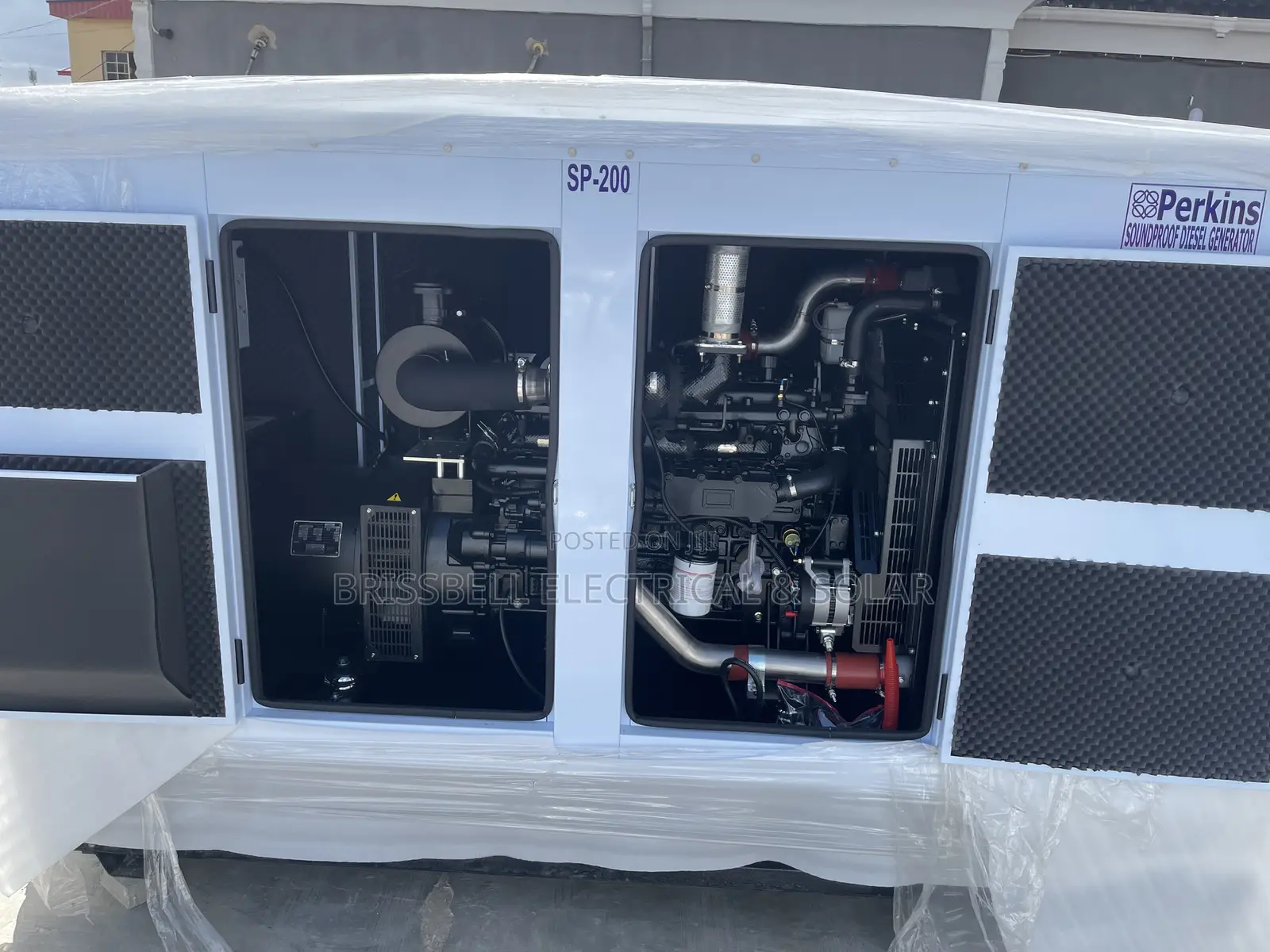 Original England Perkins Soundproof Diesel Generator 200kva