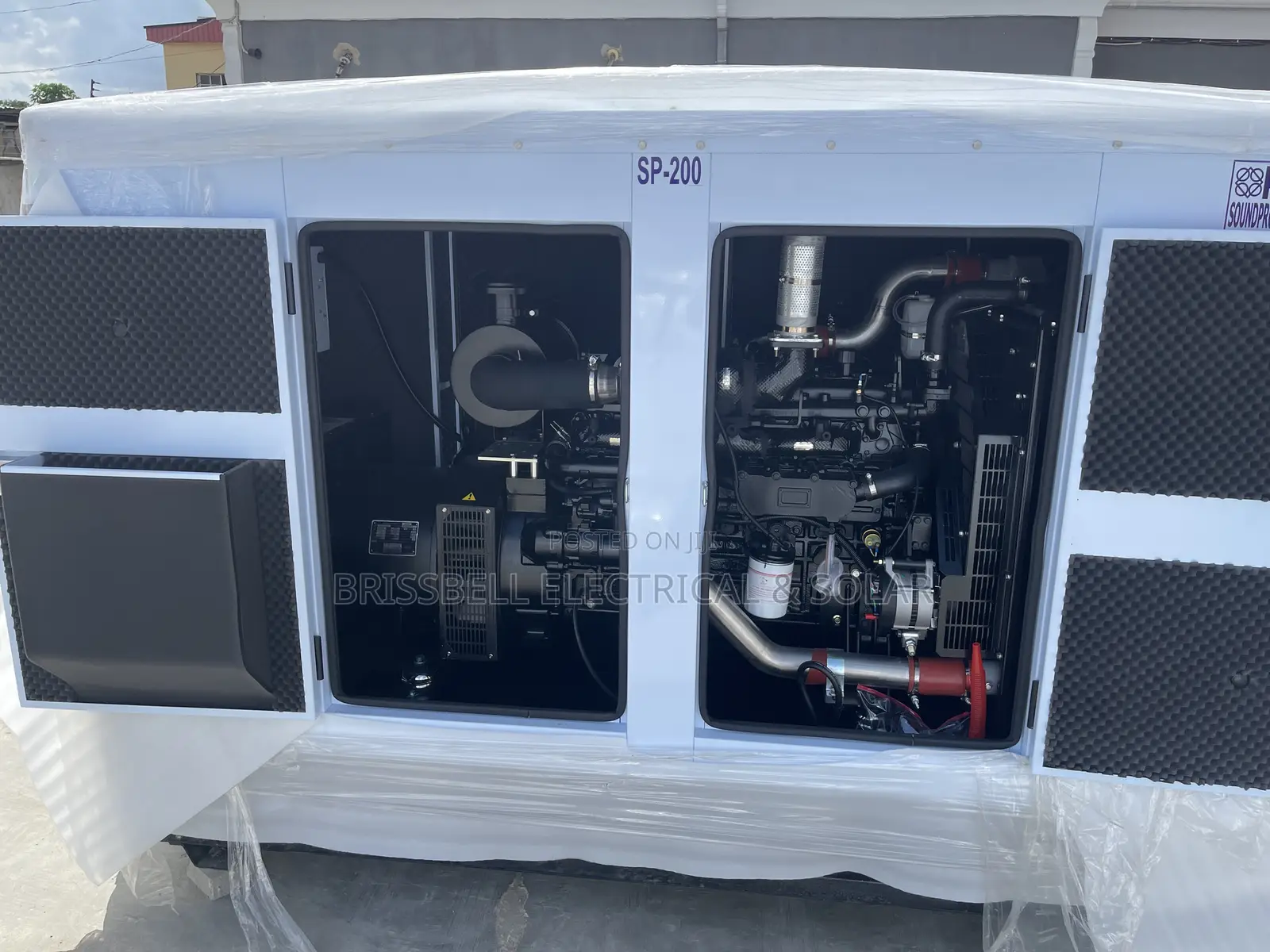 Original England Perkins Soundproof Diesel Generator 200kva
