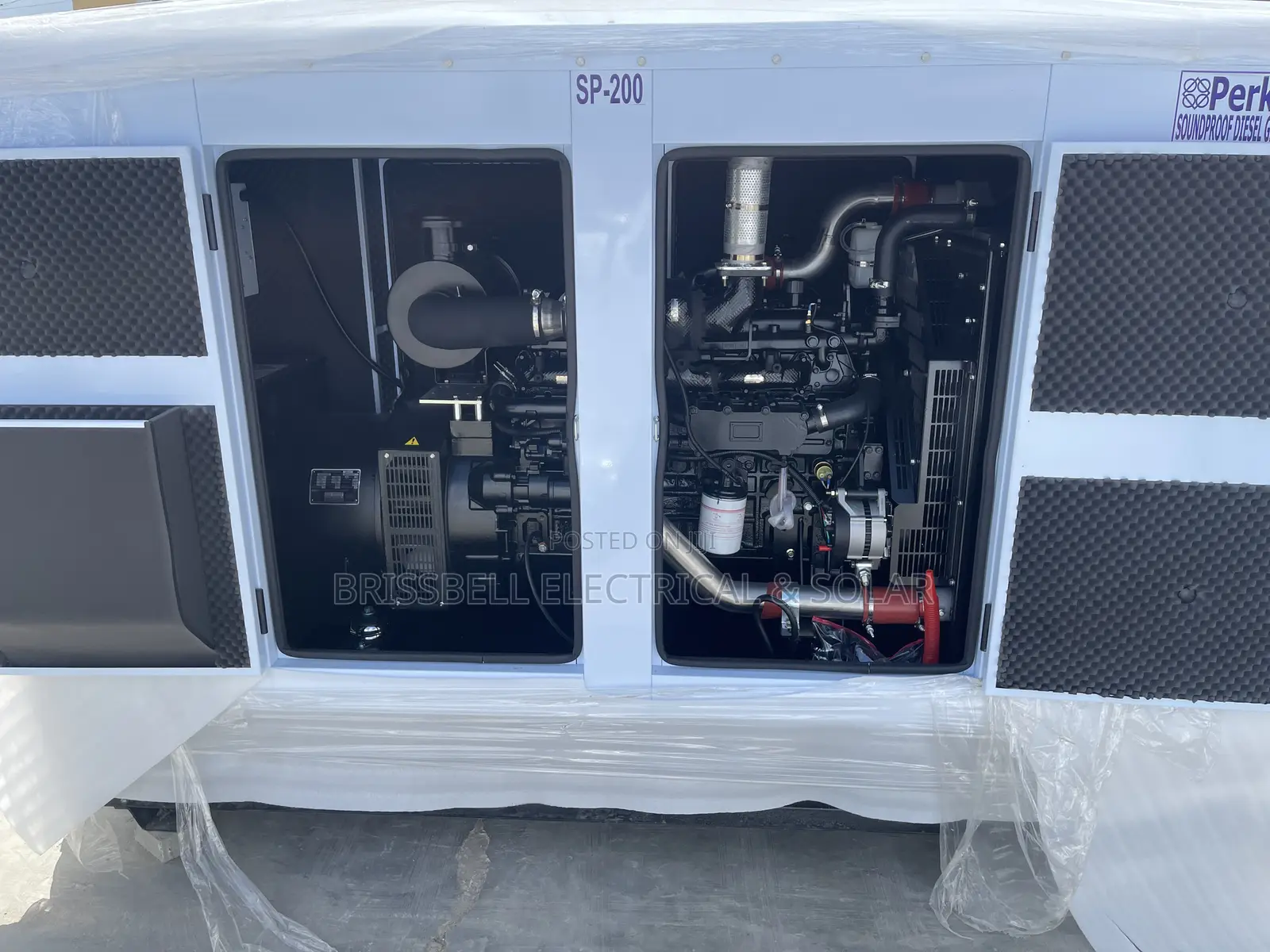 Original England Perkins Soundproof Diesel Generator 200kva