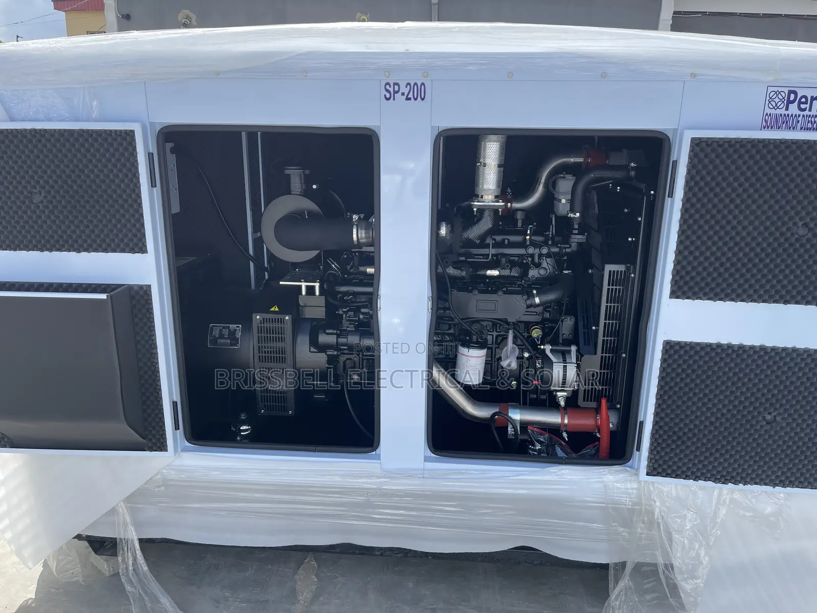 Original England Perkins Soundproof Diesel Generator 200kva