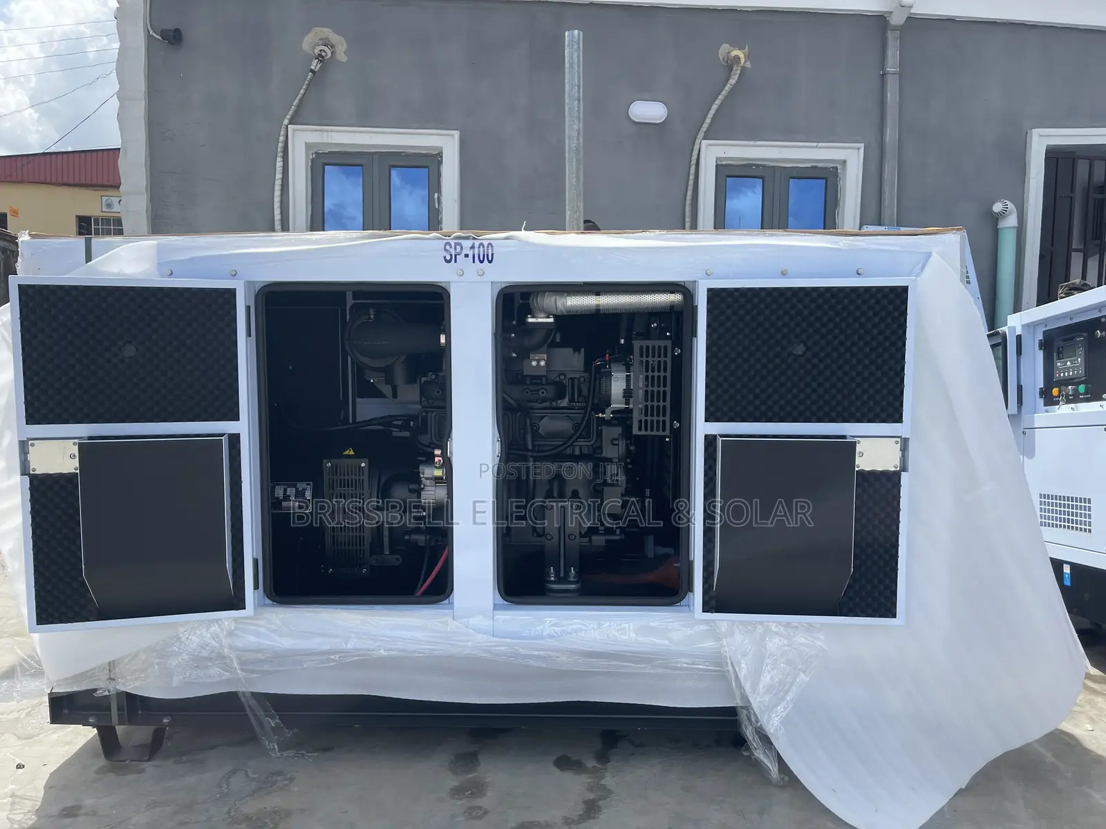 Original England Perkins Soundproof Diesel Generator 100kva