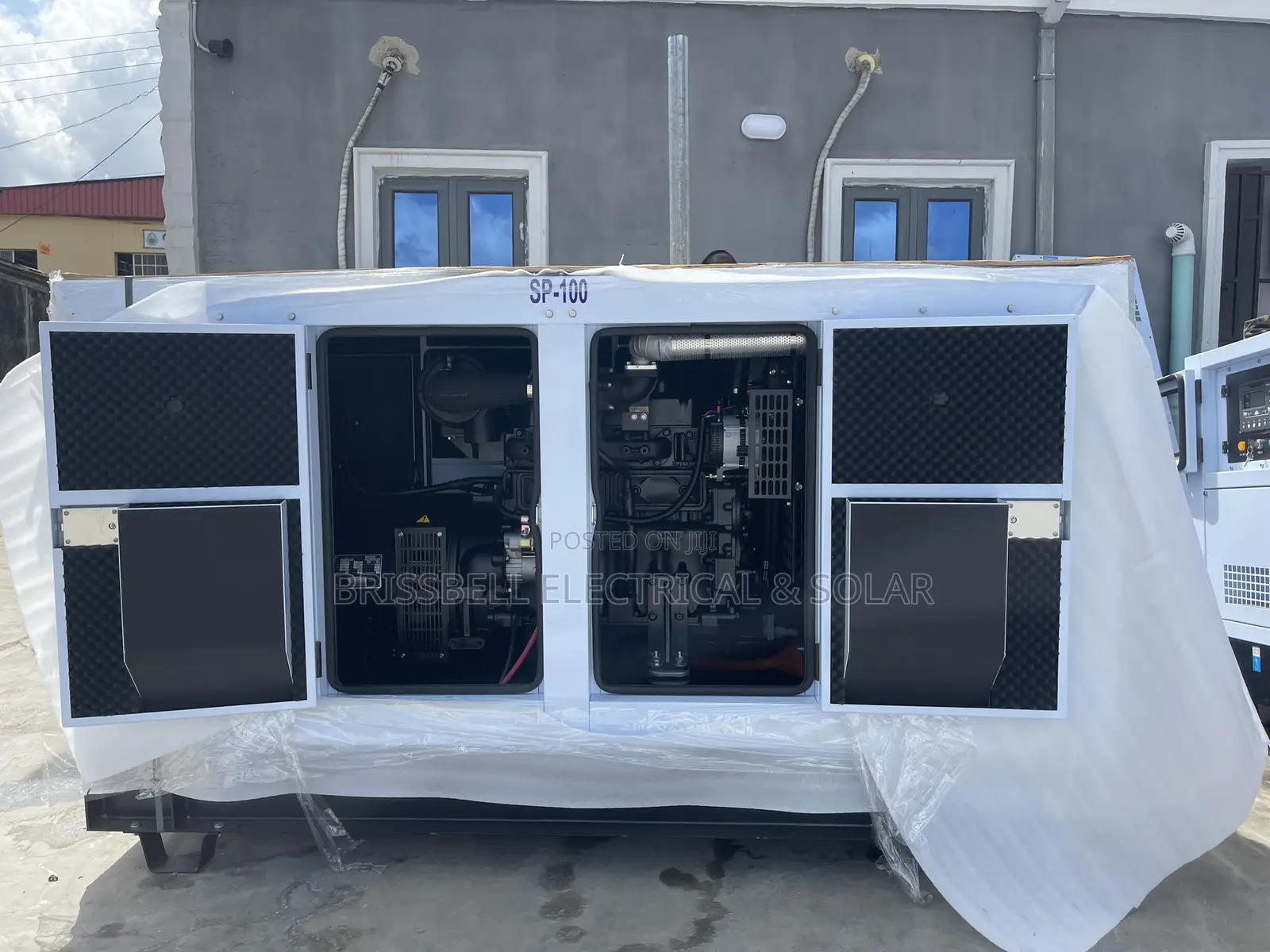 Original England Perkins Soundproof Diesel Generator 100kva
