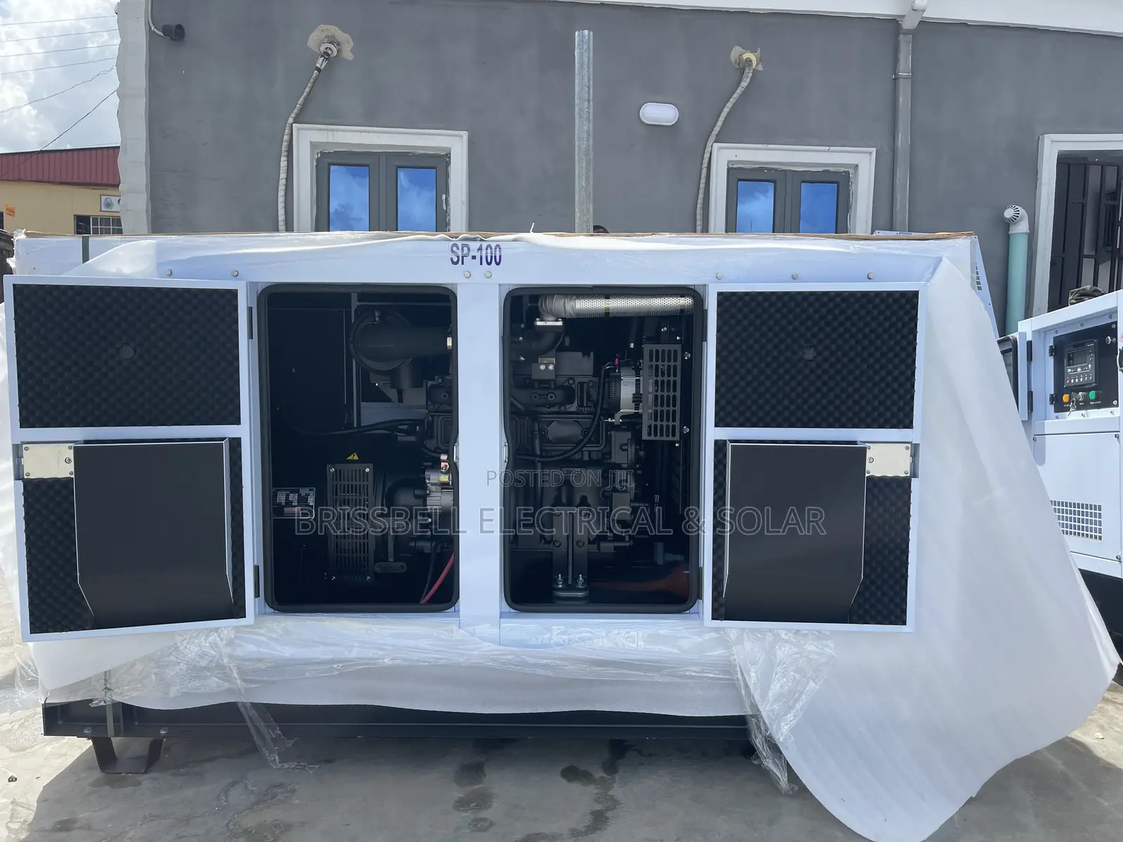 Original England Perkins Soundproof Diesel Generator 100kva