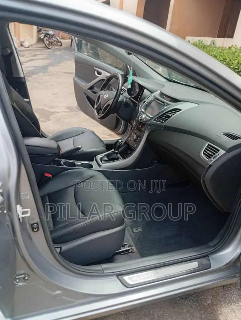 Hyundai Elantra Limited 4dr Sedan (1.8L 4cyl 6A) 2014 Silver