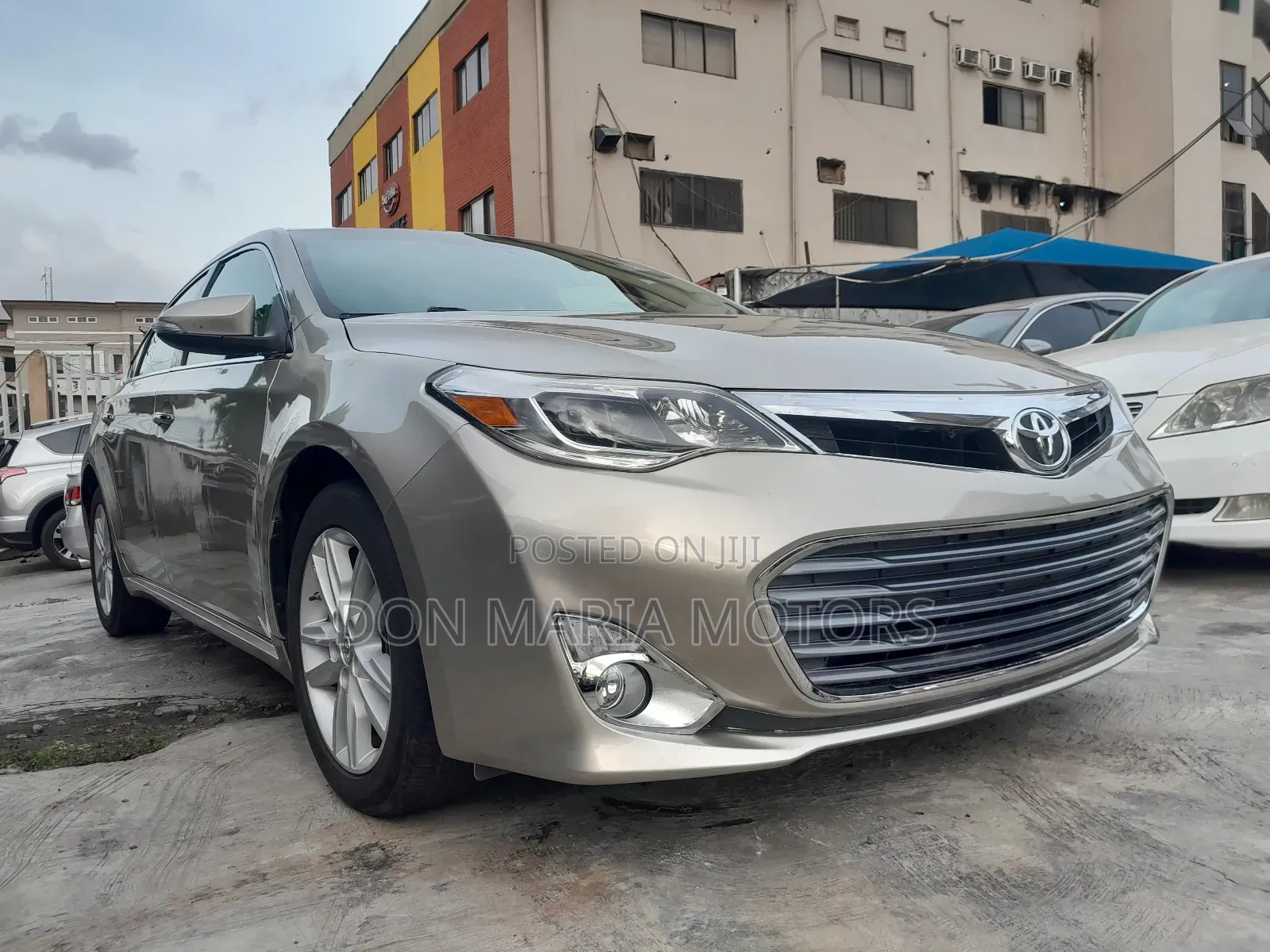 Toyota Avalon XLE Premium 4dr Sedan (3.5L 6cyl 6A) 2014 Gold