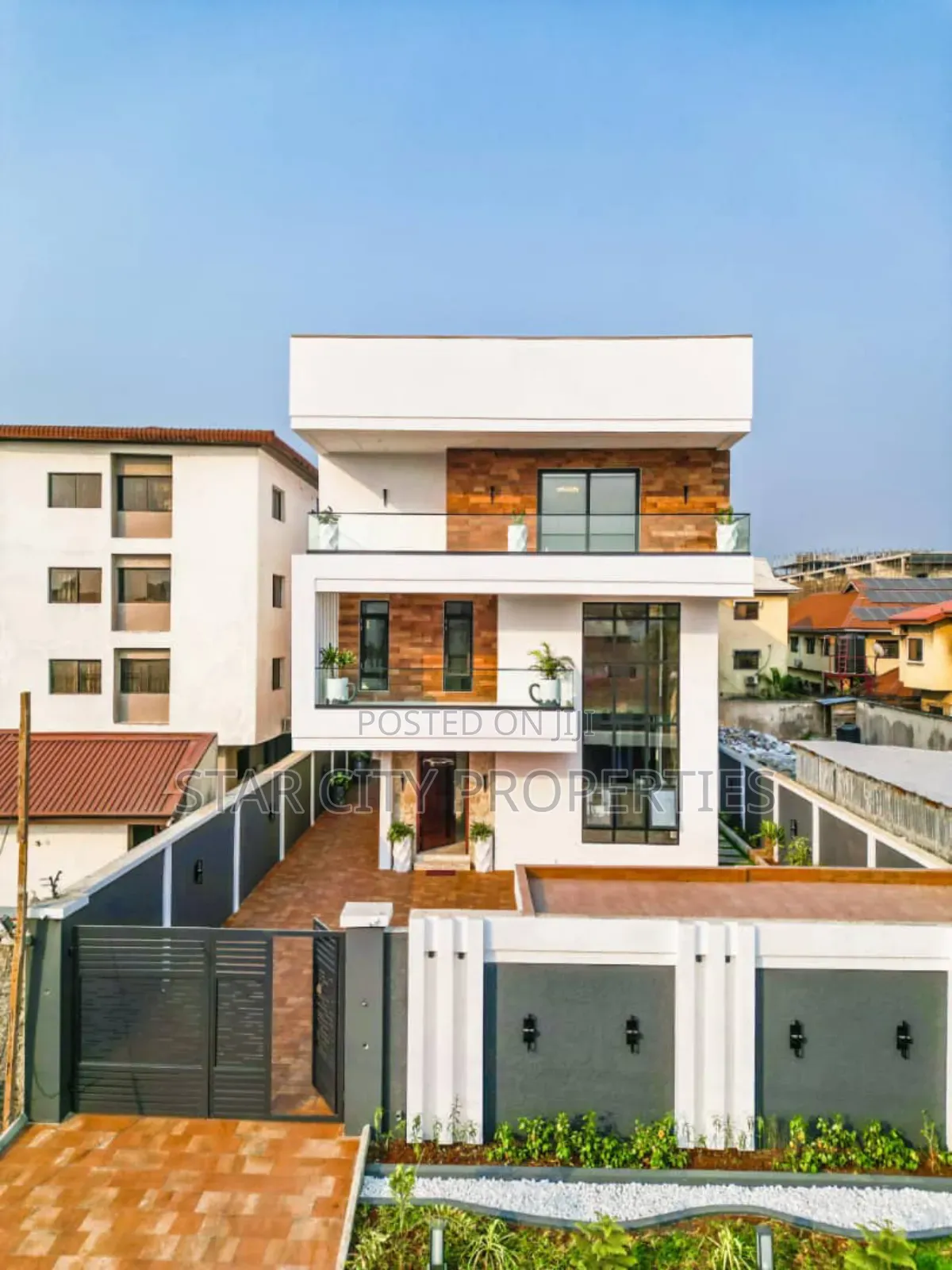 6bdrm Mansion in Park View Estate for sale