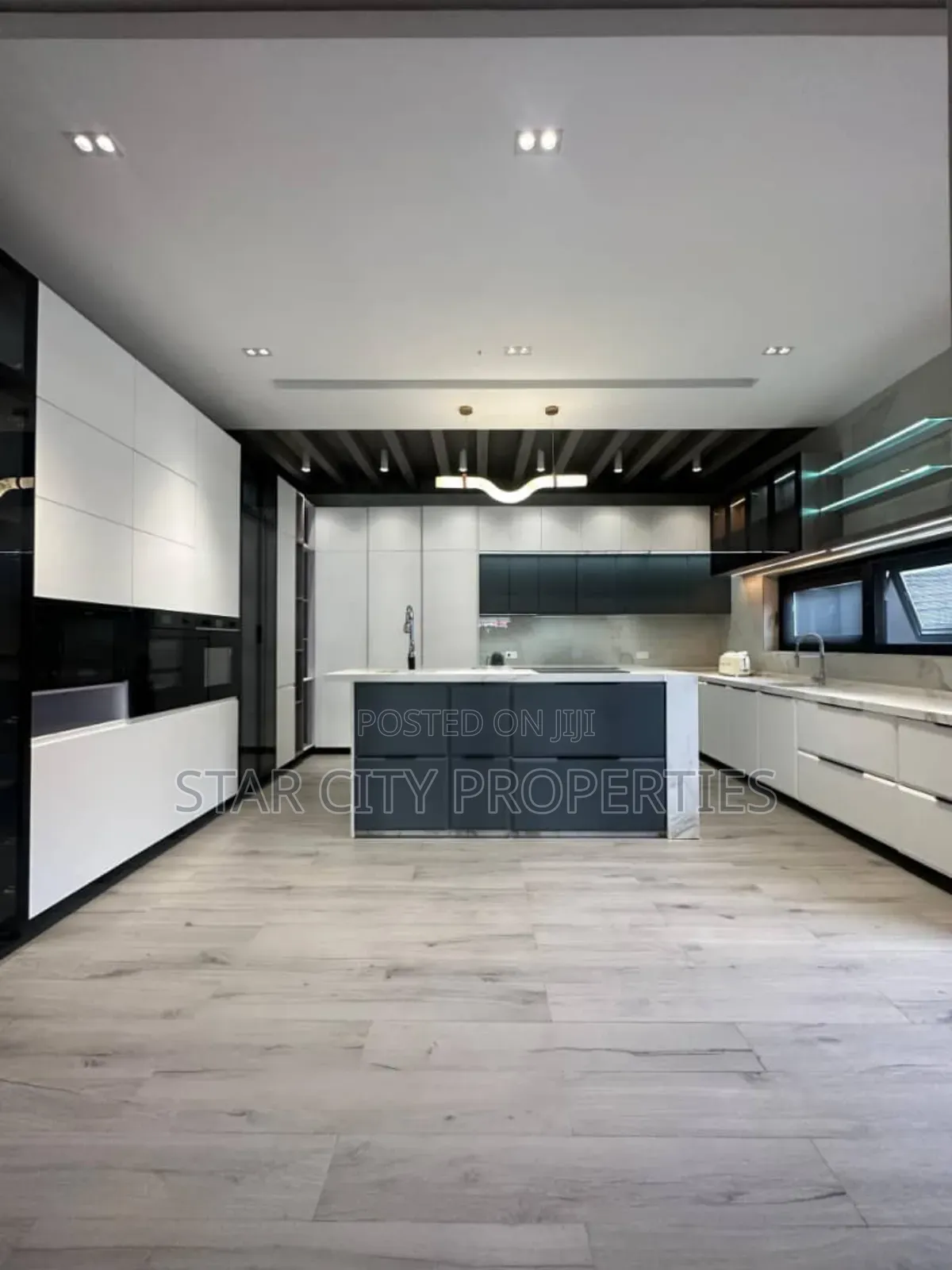 6bdrm Mansion in Park View Estate for sale