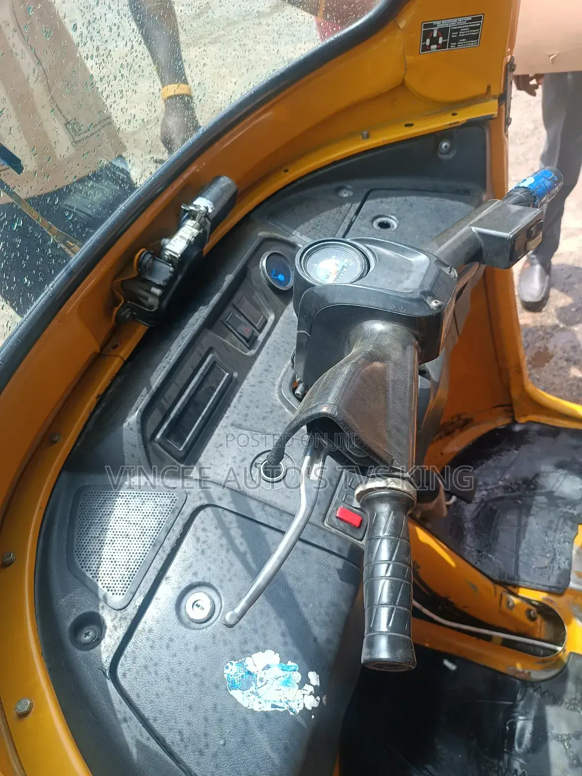 TVS King Deluxe Plus iTouch Start 2023 Yellow