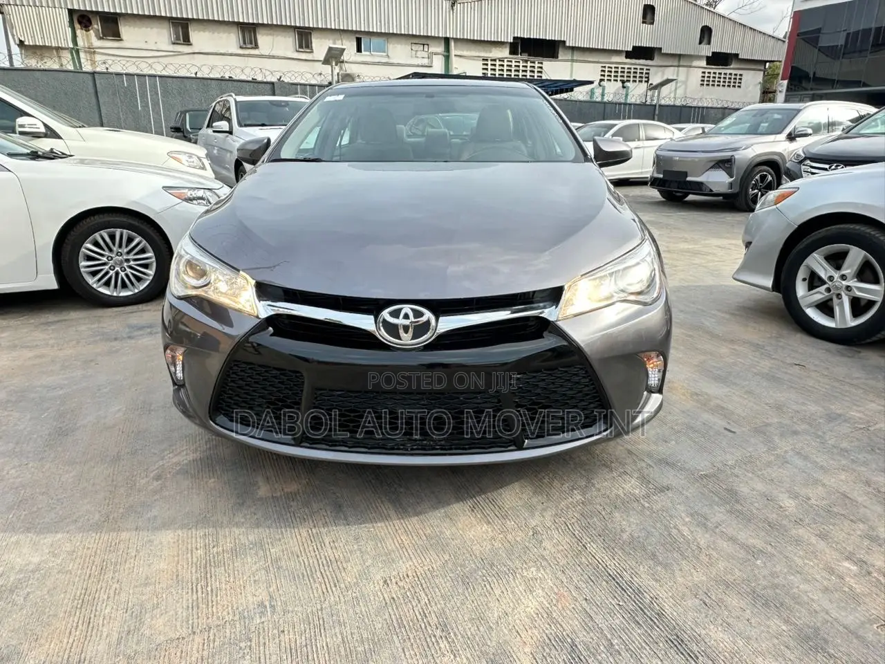 Toyota Camry SE w/Special Edition Pkg (2.5L 4cyl 6A) 2016 Gray