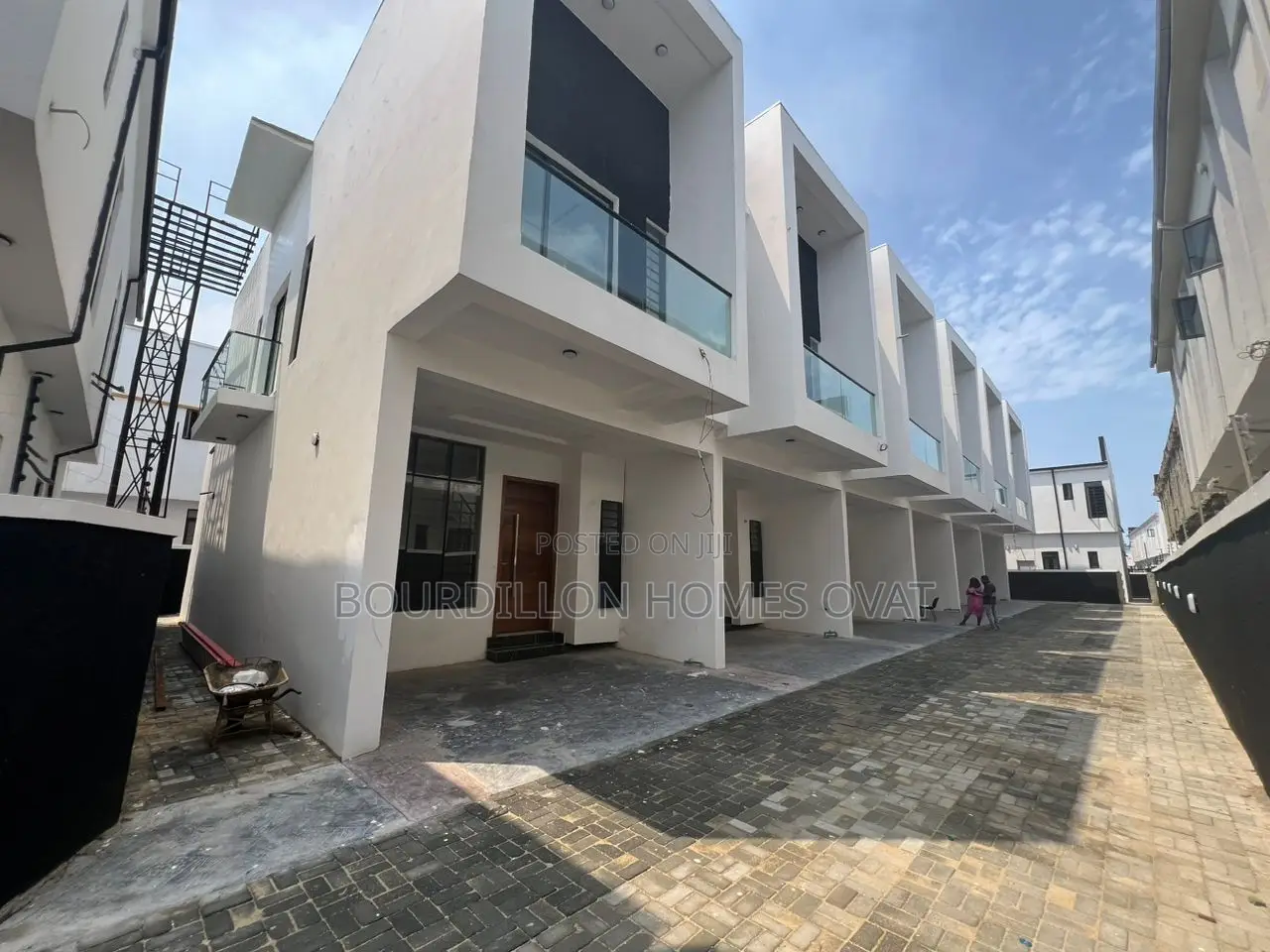 3bdrm Duplex in Ikota for sale