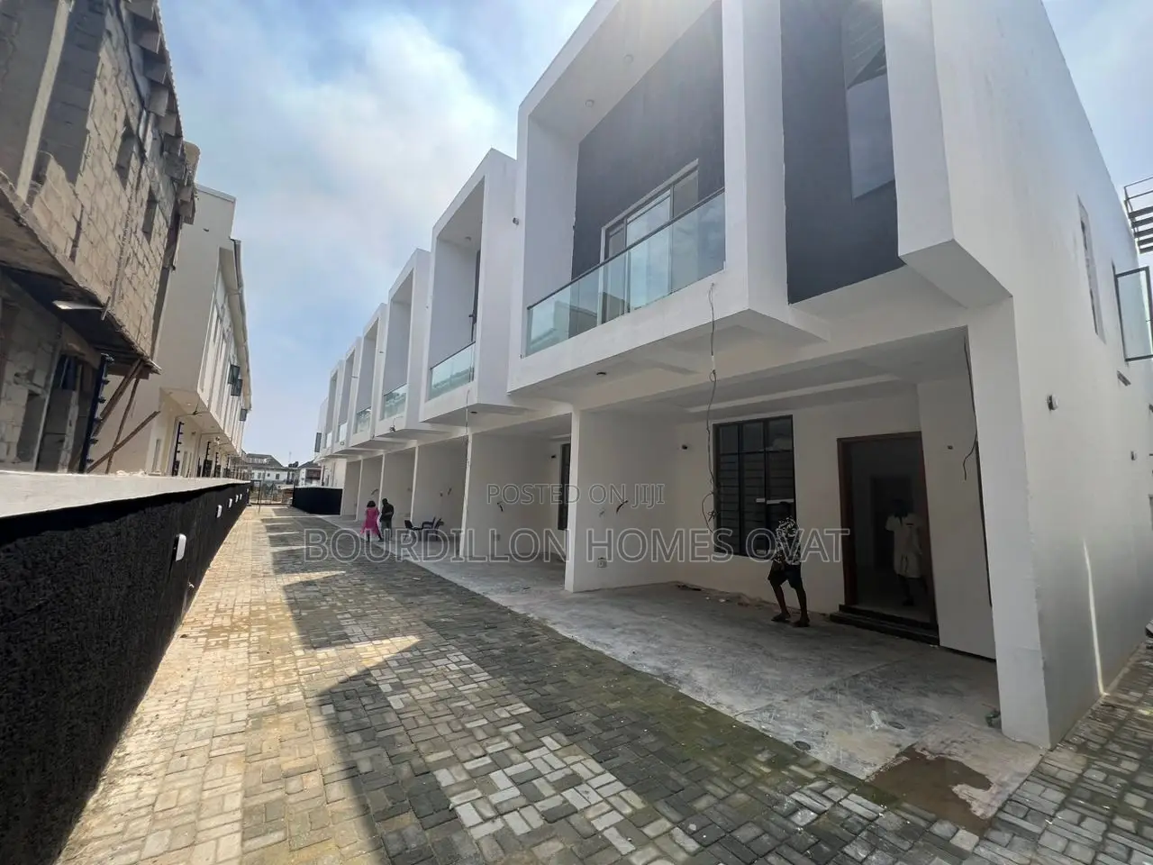 3bdrm Duplex in Ikota for sale