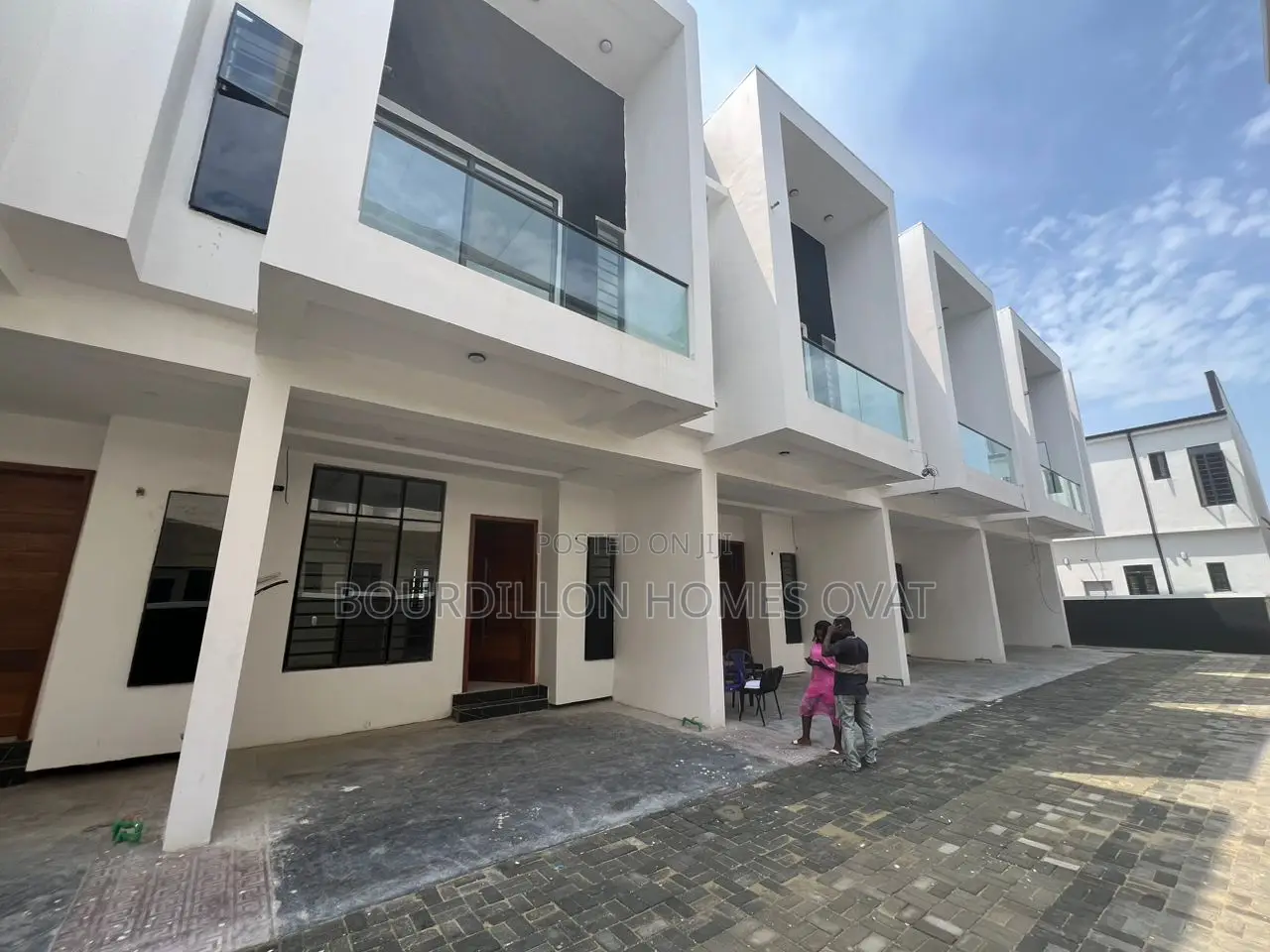3bdrm Duplex in Ikota for sale