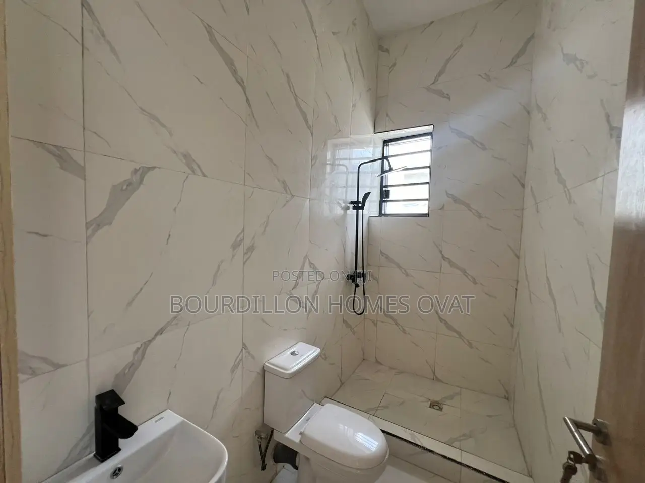 3bdrm Duplex in Ikota for sale