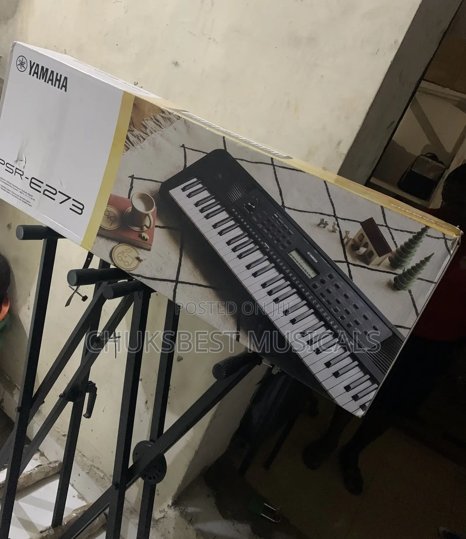Yamaha PSR E273 Piano With Adaptor.