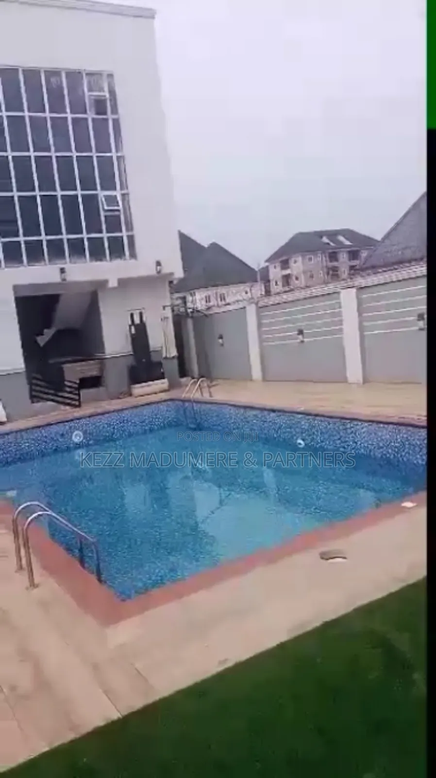 To Let/ Lease Hotel : Functional 19 Rooms in Owerri