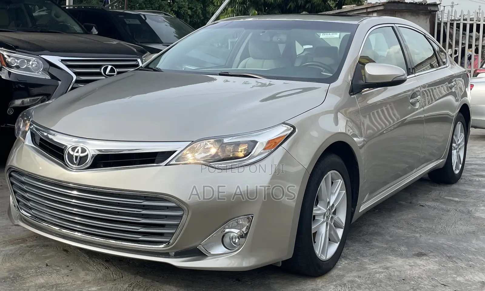 Toyota Avalon XLE Sedar FWD (3.5L 6cyl 6A) 2013 Gold