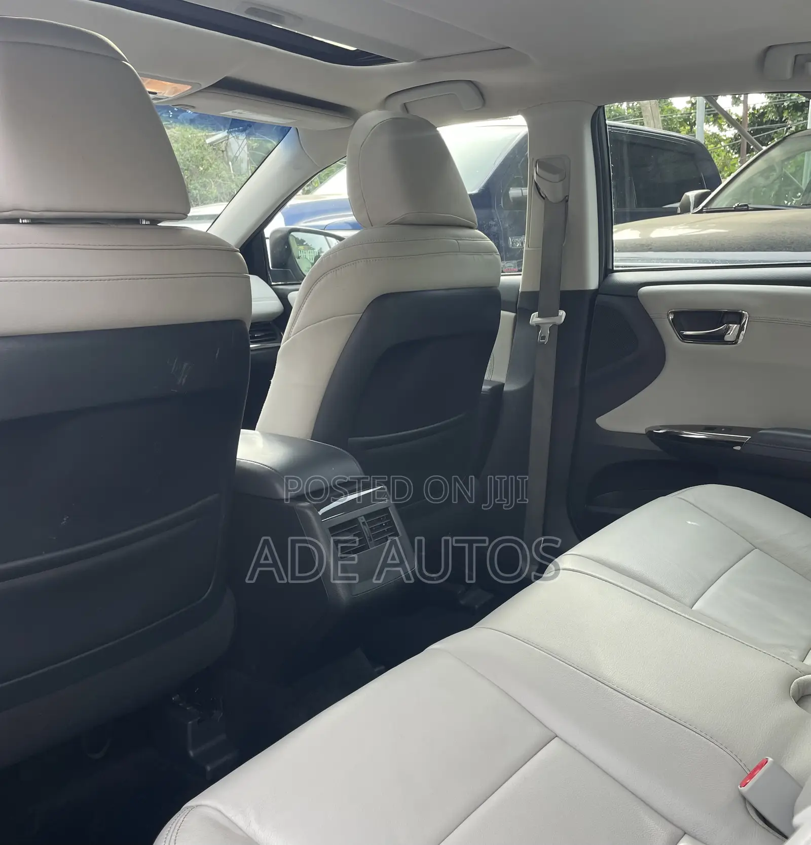 Toyota Avalon XLE Sedar FWD (3.5L 6cyl 6A) 2013 Gold