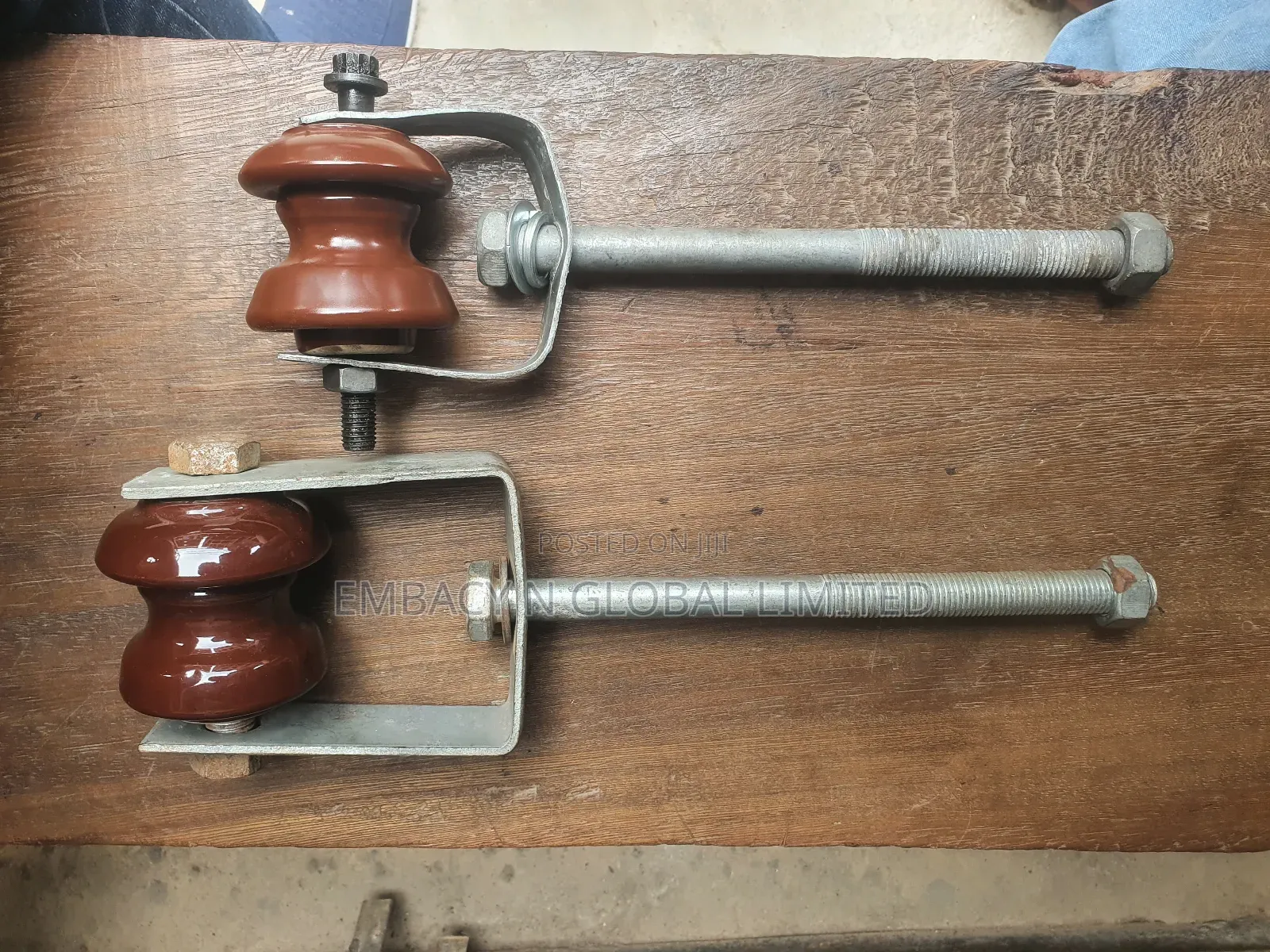 D Iron Shackle Insulator