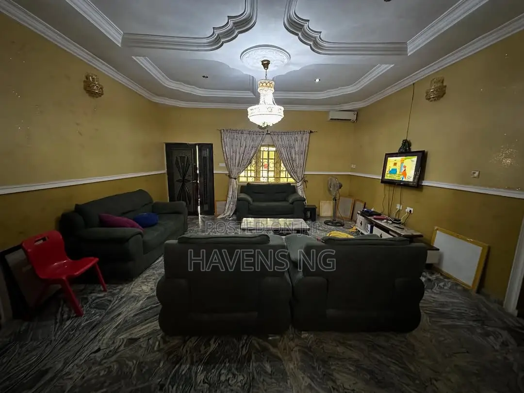 Furnished 3bdrm Bungalow in FHA for sale
