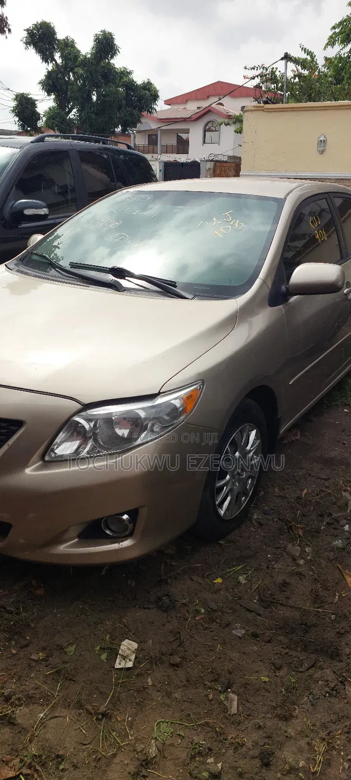 Toyota Corolla XLE 4dr Sedan (1.8L 4cyl 4A) 2010 Gold