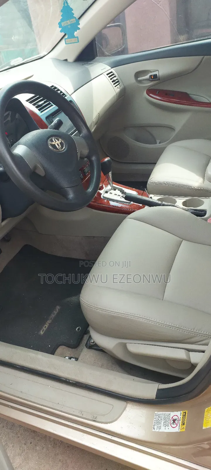 Toyota Corolla LE 4dr Sedan (1.8L 4cyl 4A) 2011 Gold