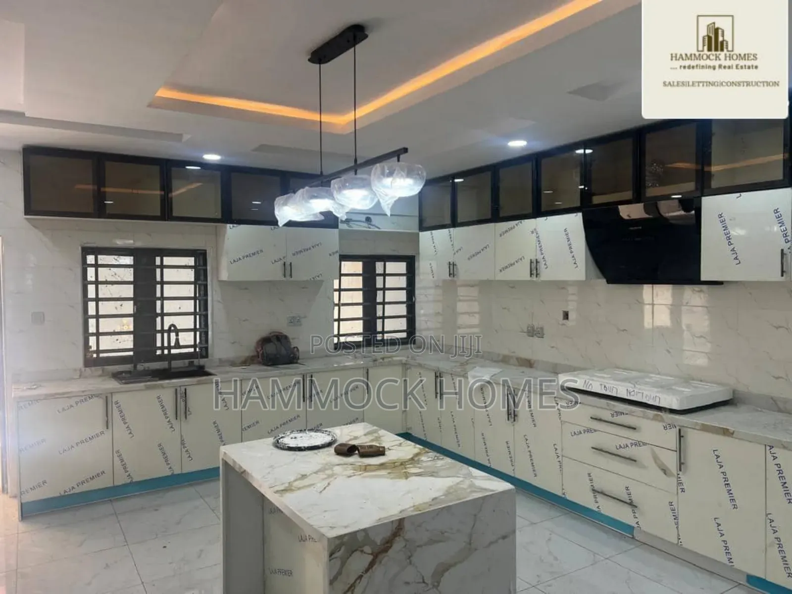 4bdrm Duplex in Oluyole Estate for sale