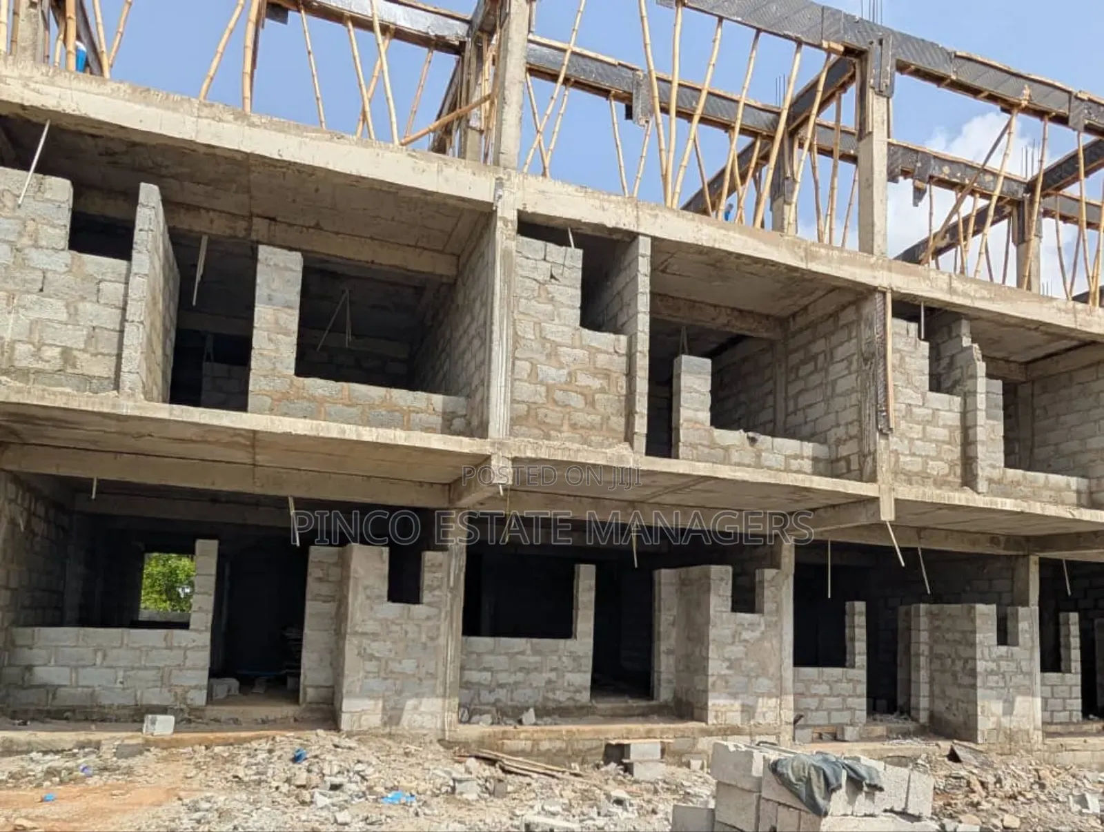 4bdrm Duplex in Mbora for sale