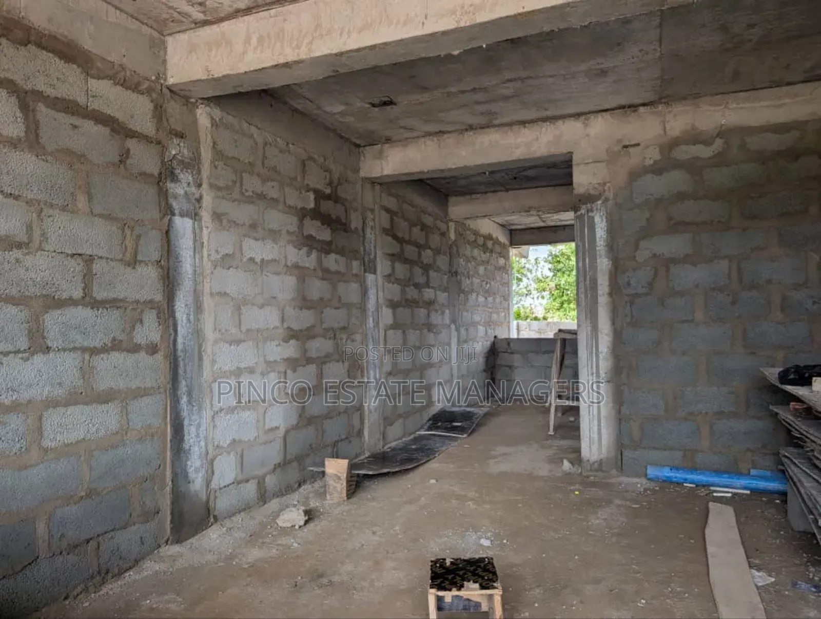 4bdrm Duplex in Mbora for sale