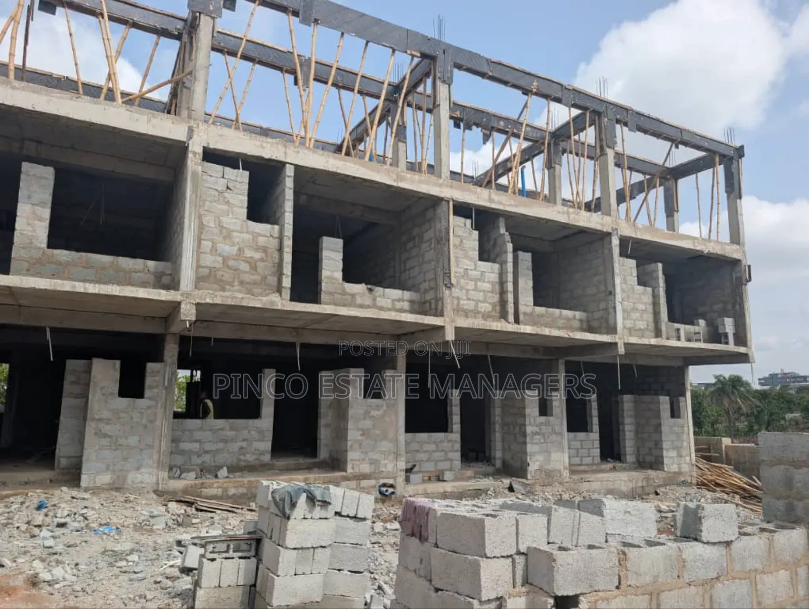 4bdrm Duplex in Mbora for sale