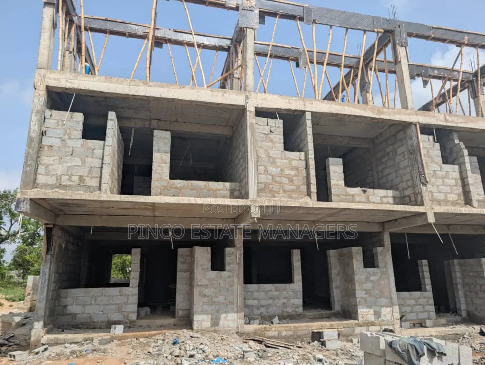 4bdrm Duplex in Mbora for sale