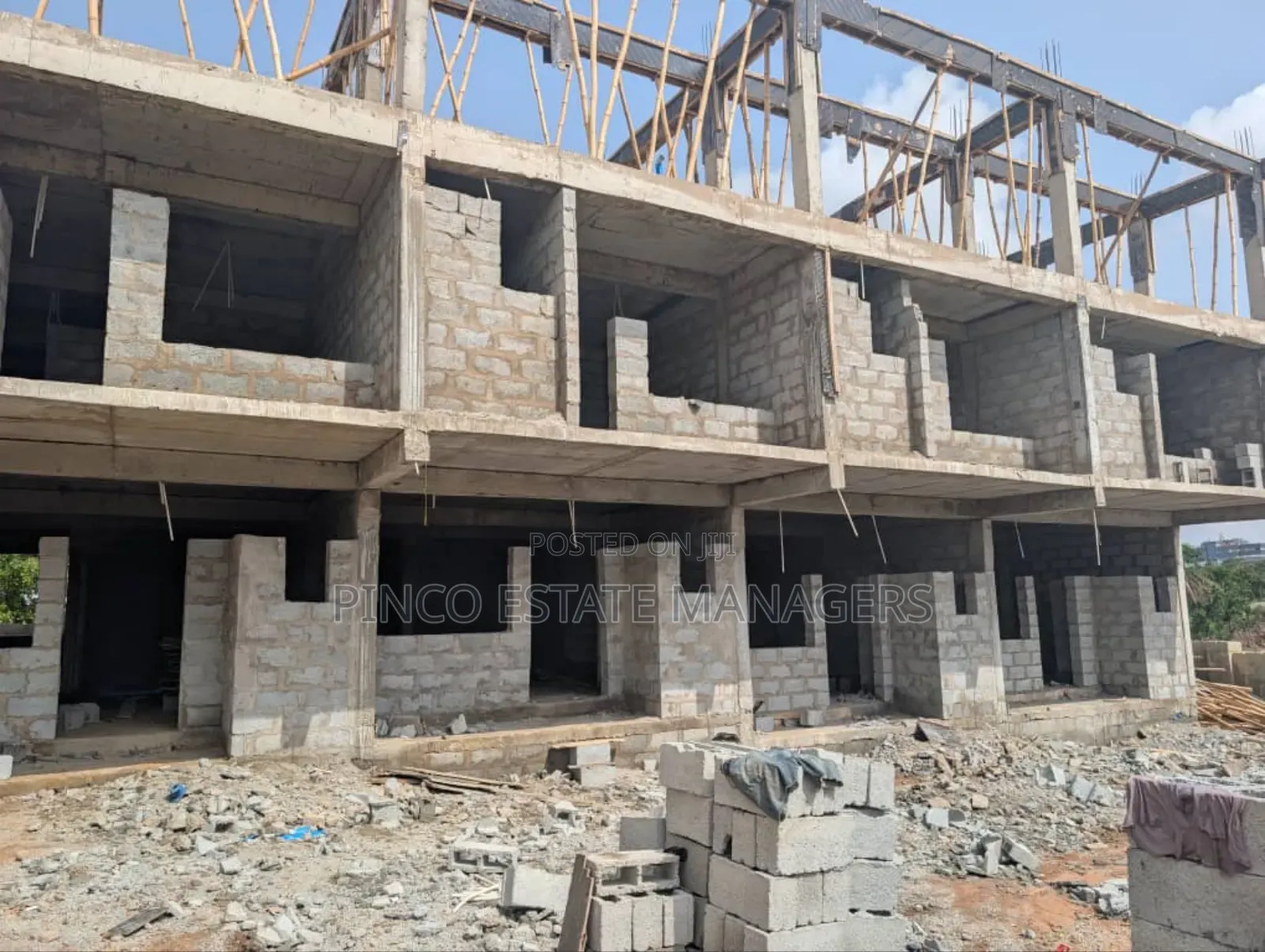 4bdrm Duplex in Mbora for sale