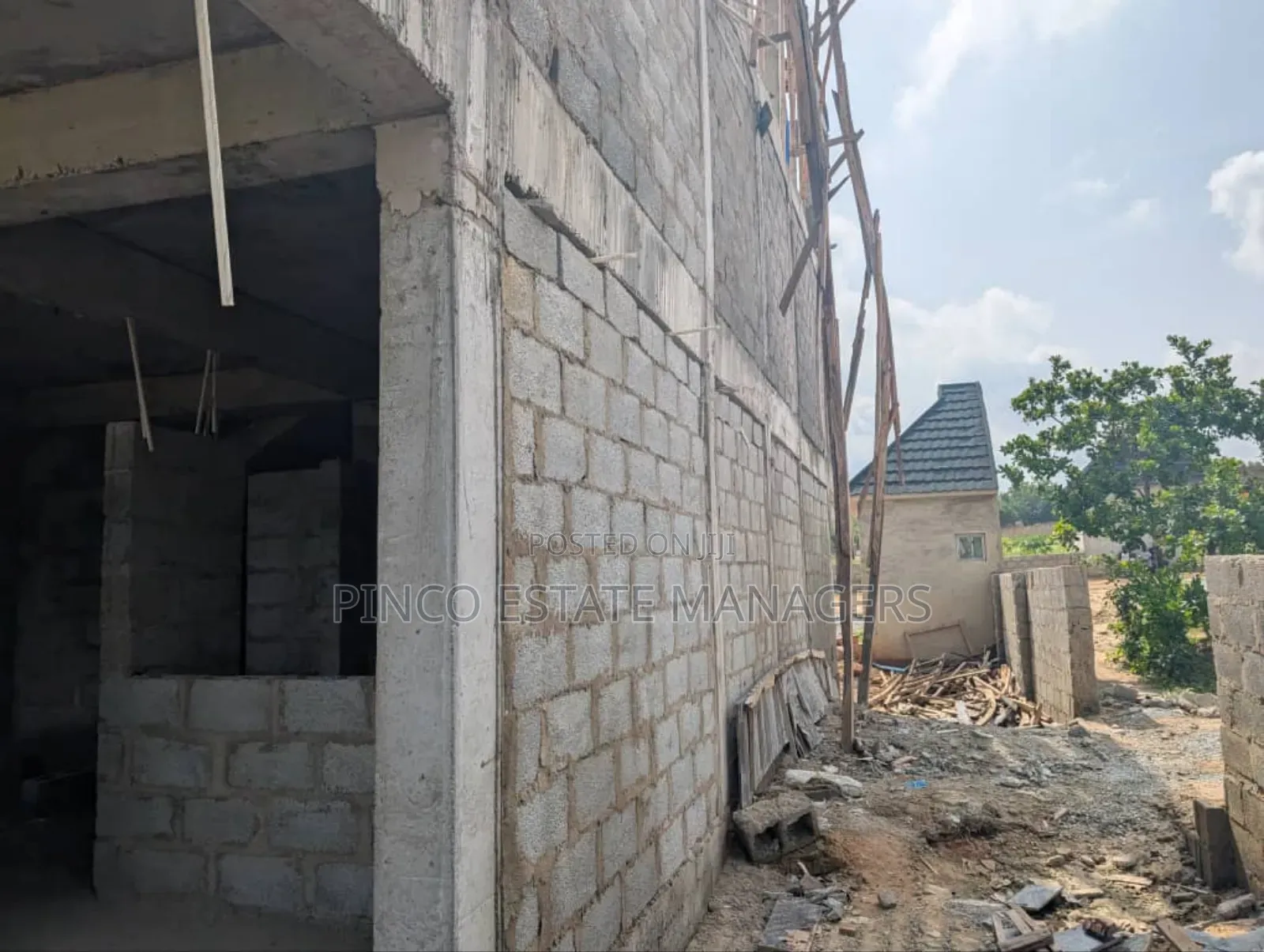 4bdrm Duplex in Mbora for sale