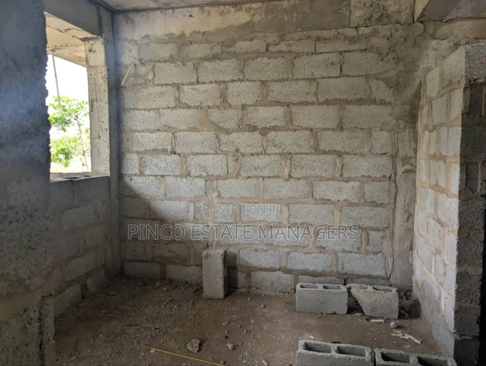 4bdrm Duplex in Mbora for sale
