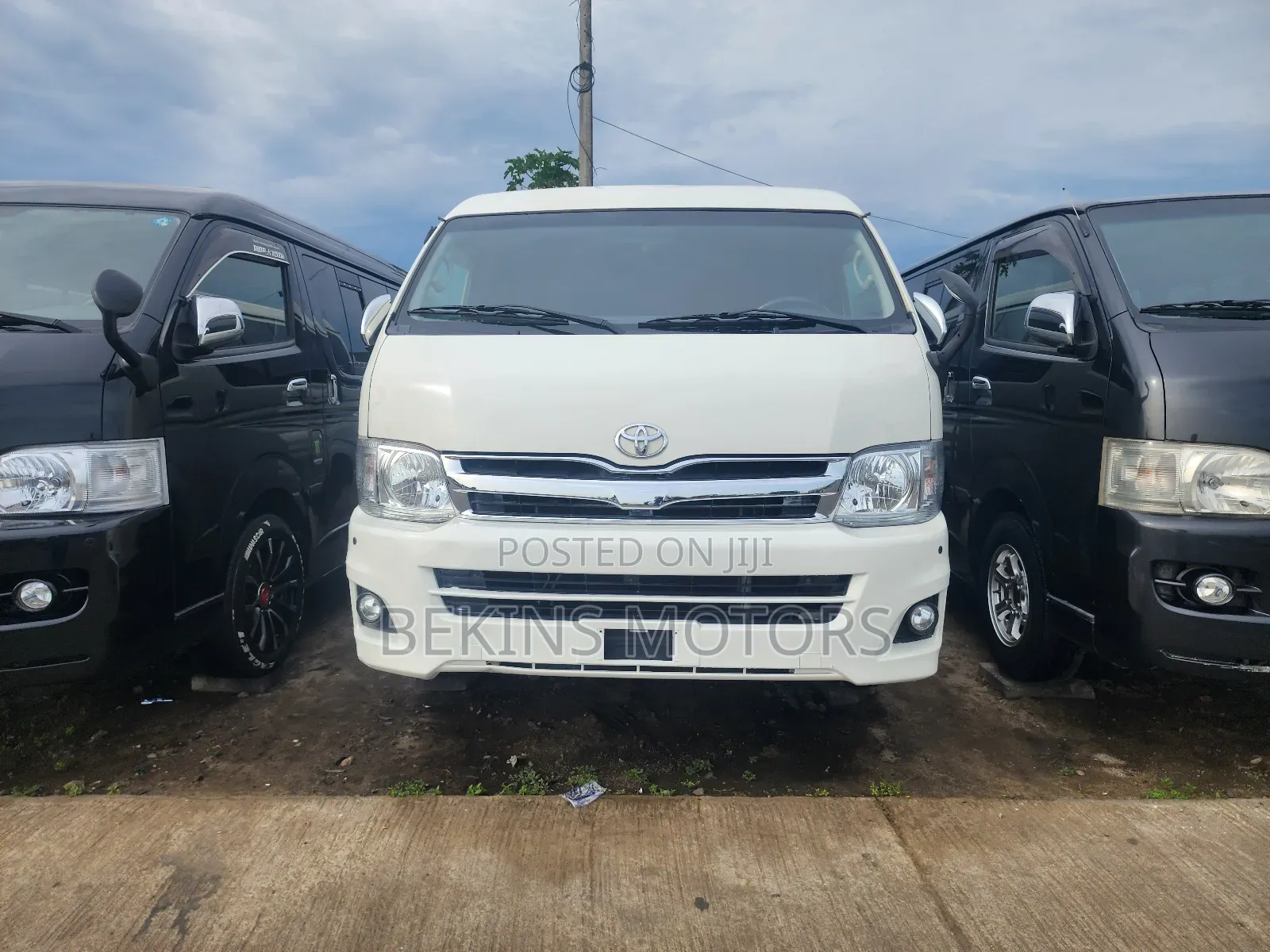Toyota HiAce 2016 White