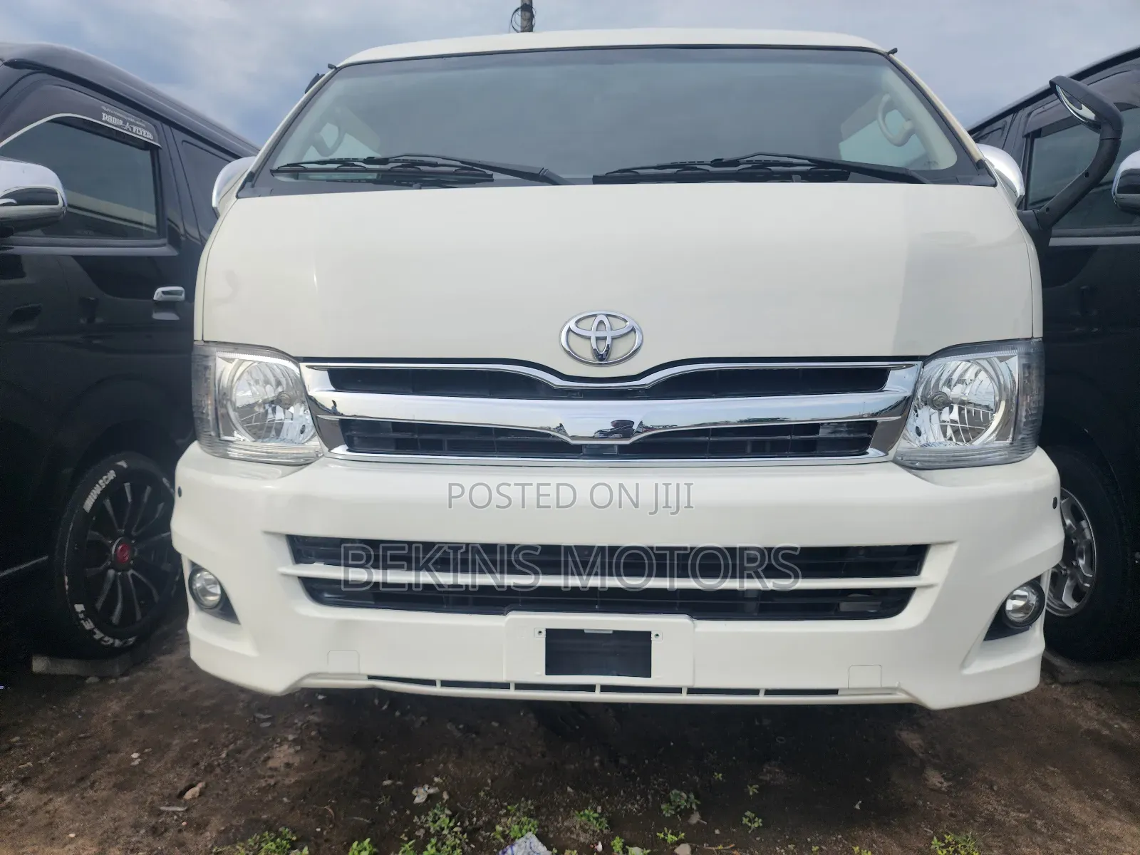 Toyota HiAce 2016 White
