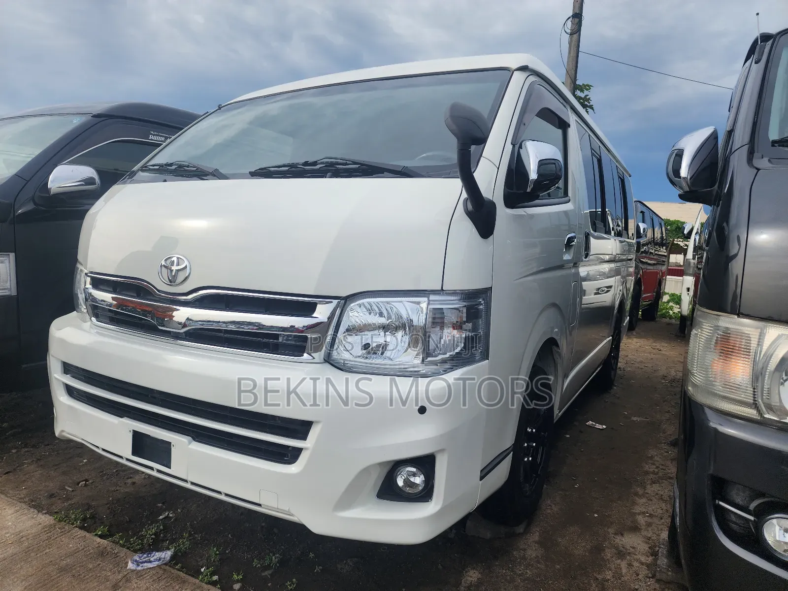 Toyota HiAce 2016 White