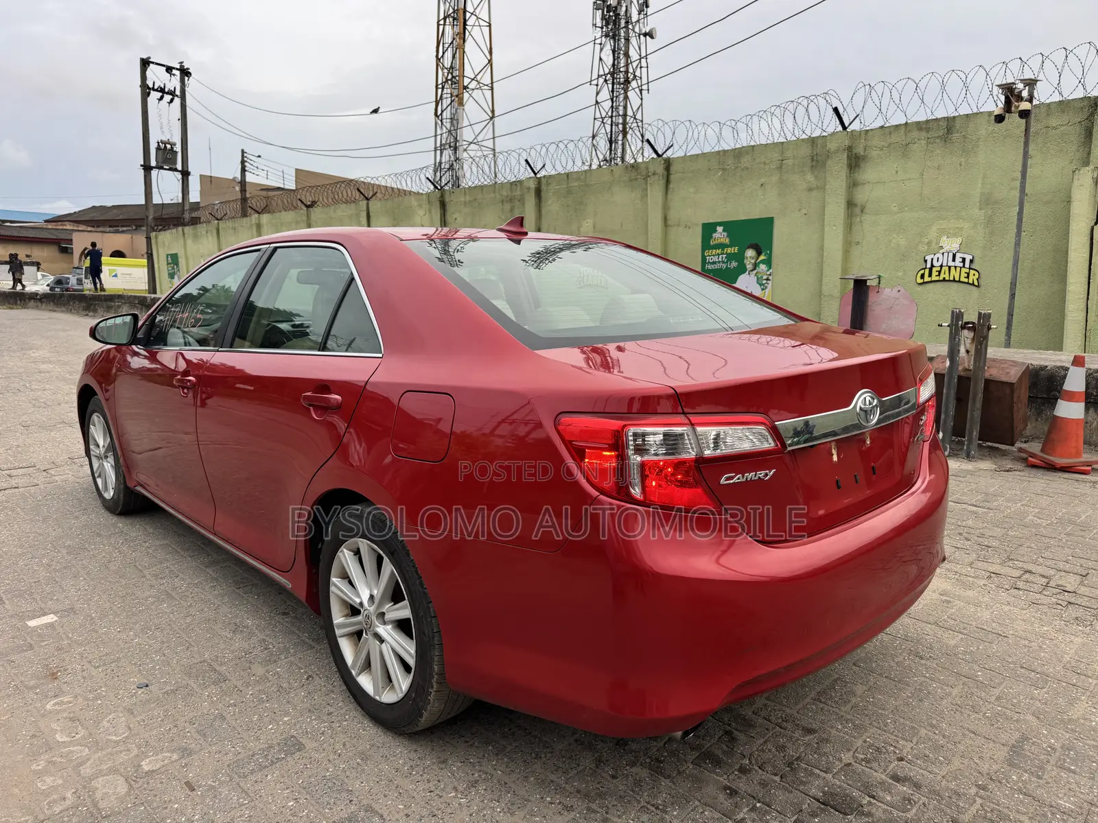 Toyota Camry XLE V6 4dr Sedan (3.5L 6cyl 6A) 2012 Red