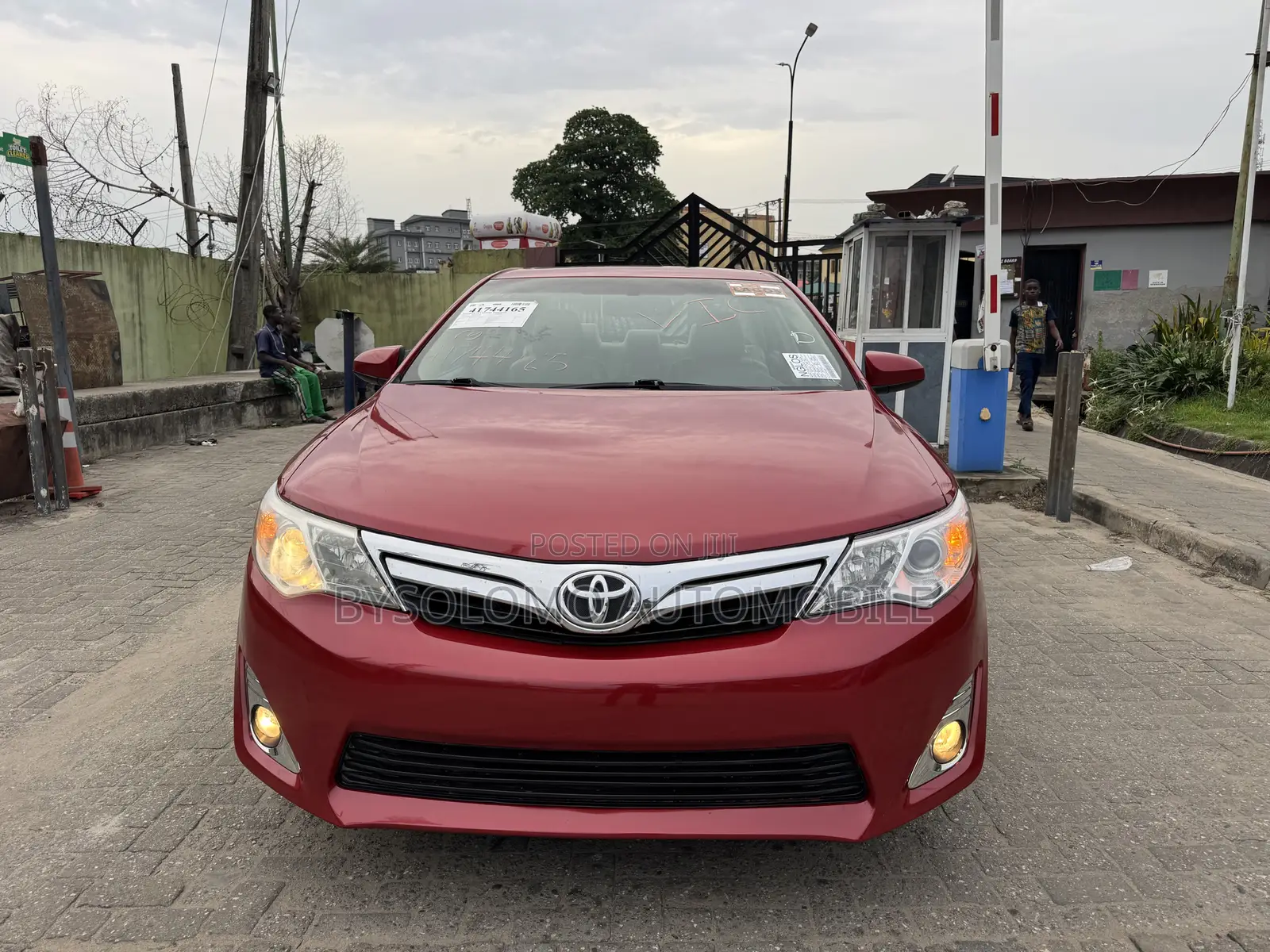 Toyota Camry XLE V6 4dr Sedan (3.5L 6cyl 6A) 2012 Red