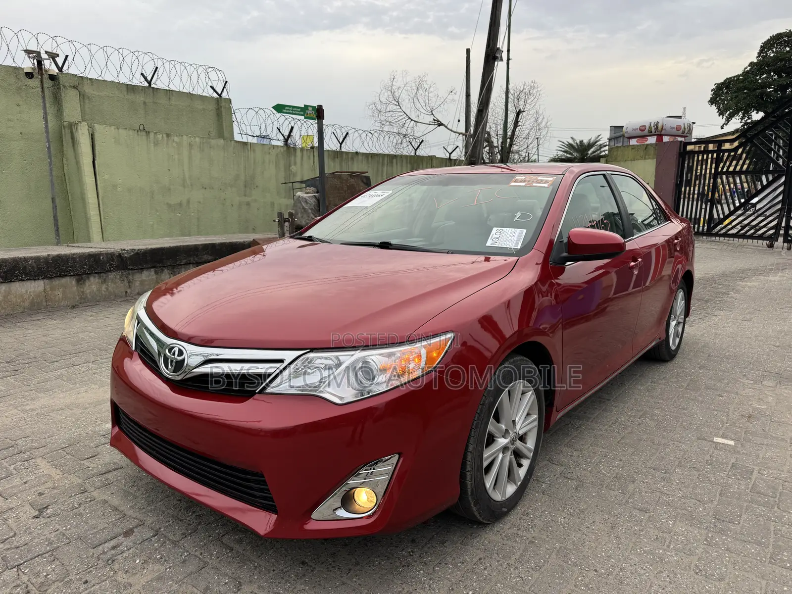 Toyota Camry XLE V6 4dr Sedan (3.5L 6cyl 6A) 2012 Red