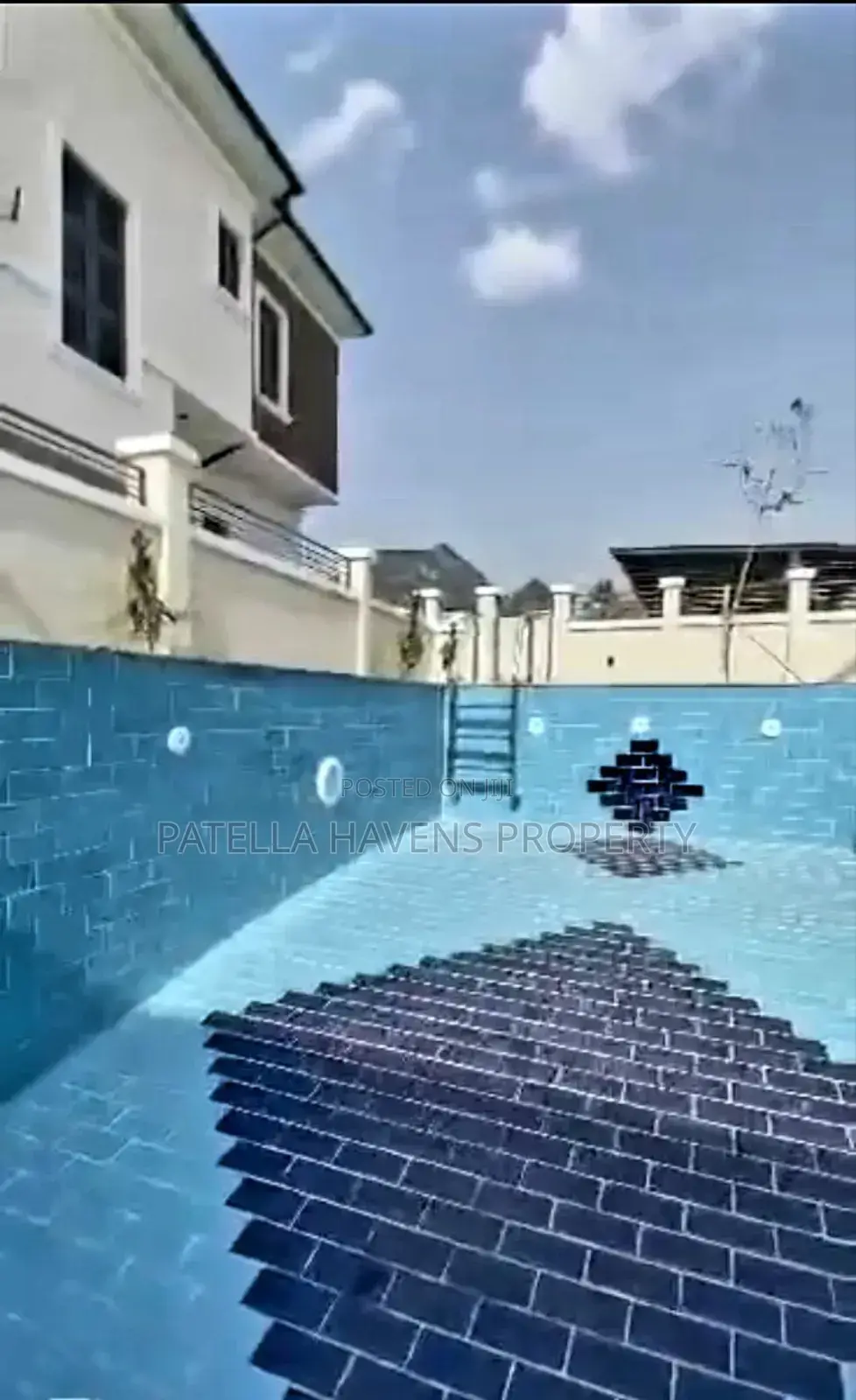 5bdrm Duplex in Gwarinpa for sale