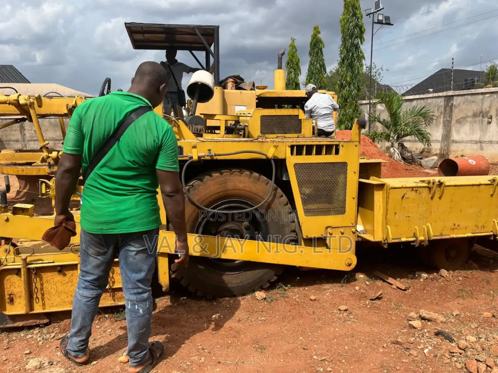 Isuzu Tyre Asphalt Paver - Foreign Use